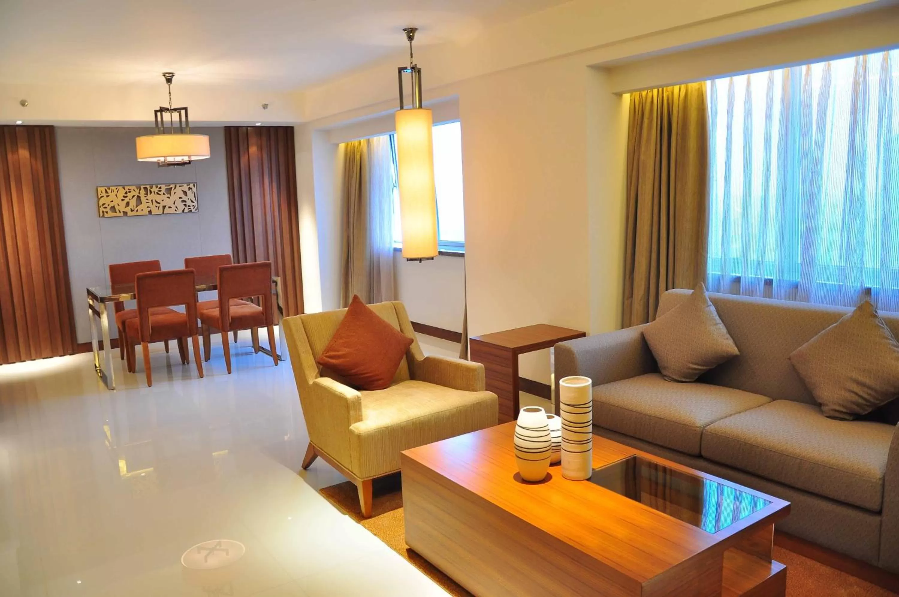 Photo of the whole room in Crowne Plaza Guangzhou City Centre by IHG