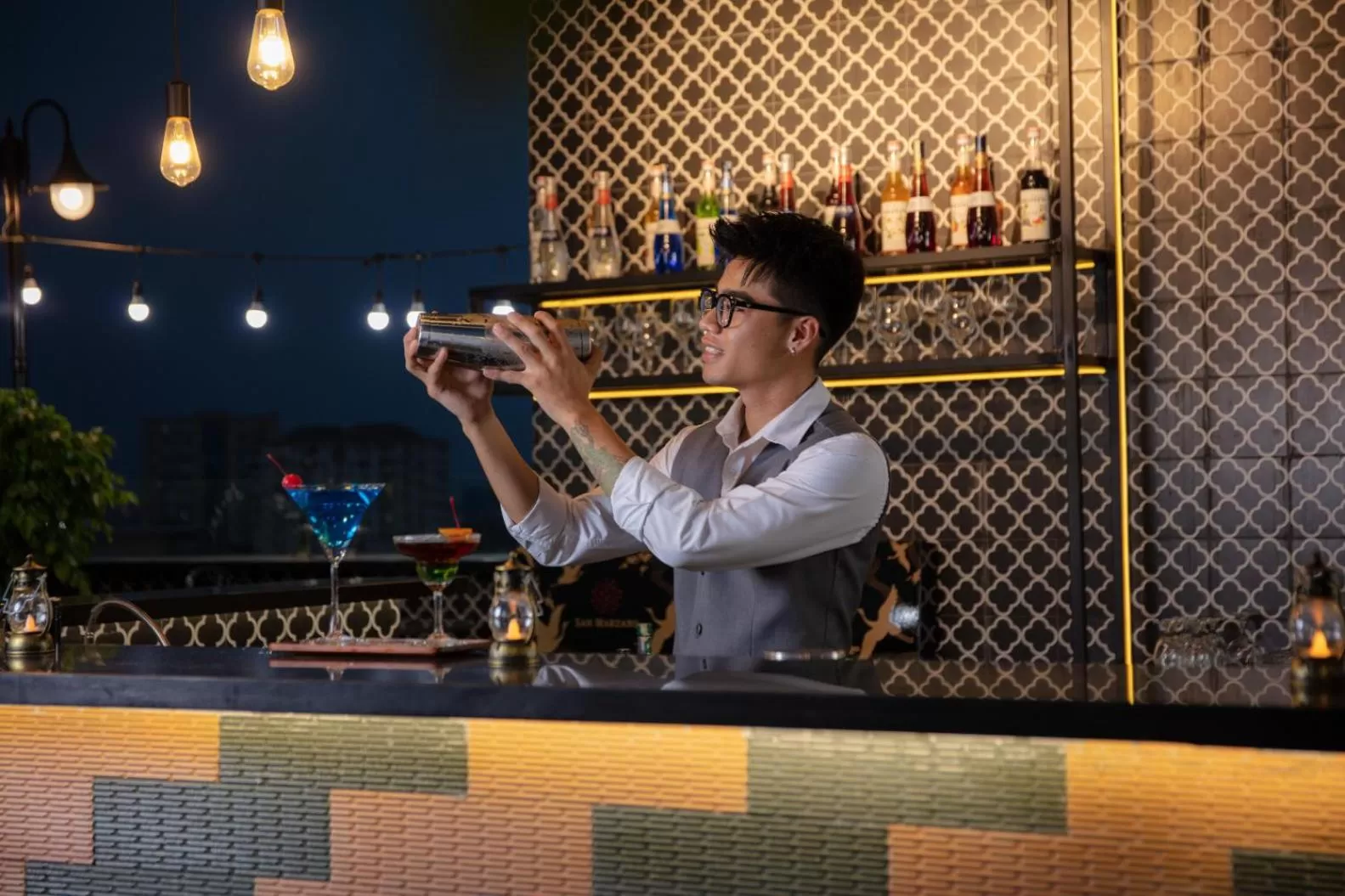 Night in FTE Ba Dinh Hotel