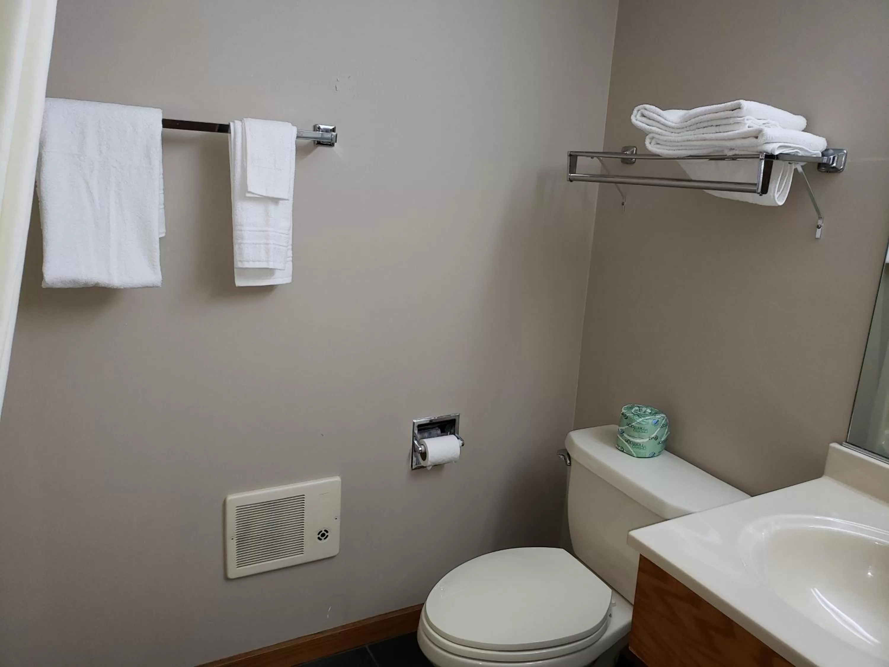 Deluxe Queen Room with Two Queen Beds - Non-Smoking in Super 8 by Wyndham Watseka