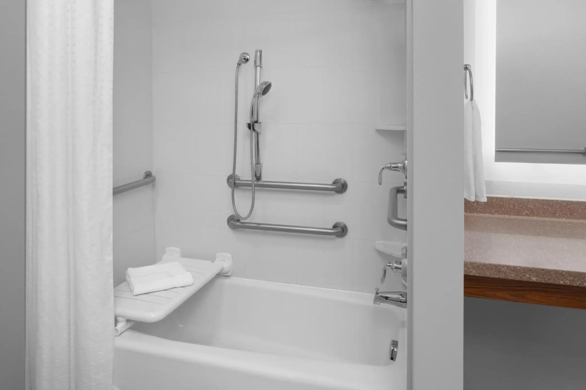 Photo of the whole room in Holiday Inn Express & Suites Midland South I-20 by IHG