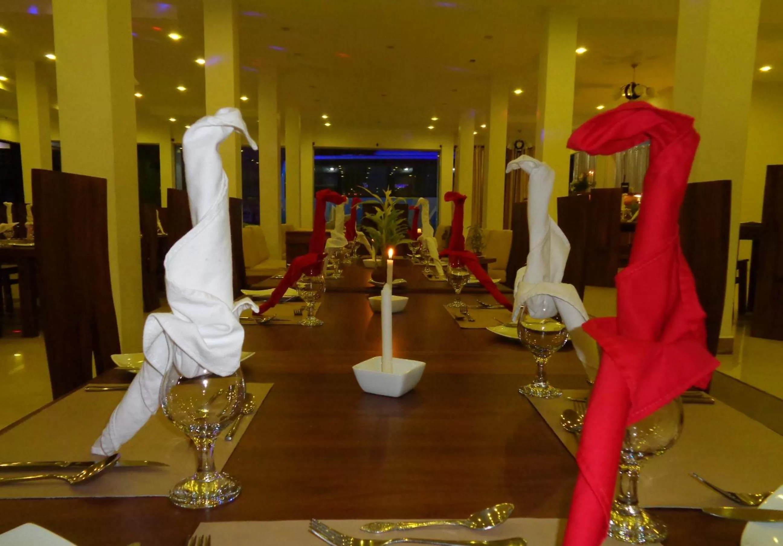 Restaurant/places to eat in The Queensburry City Hotel