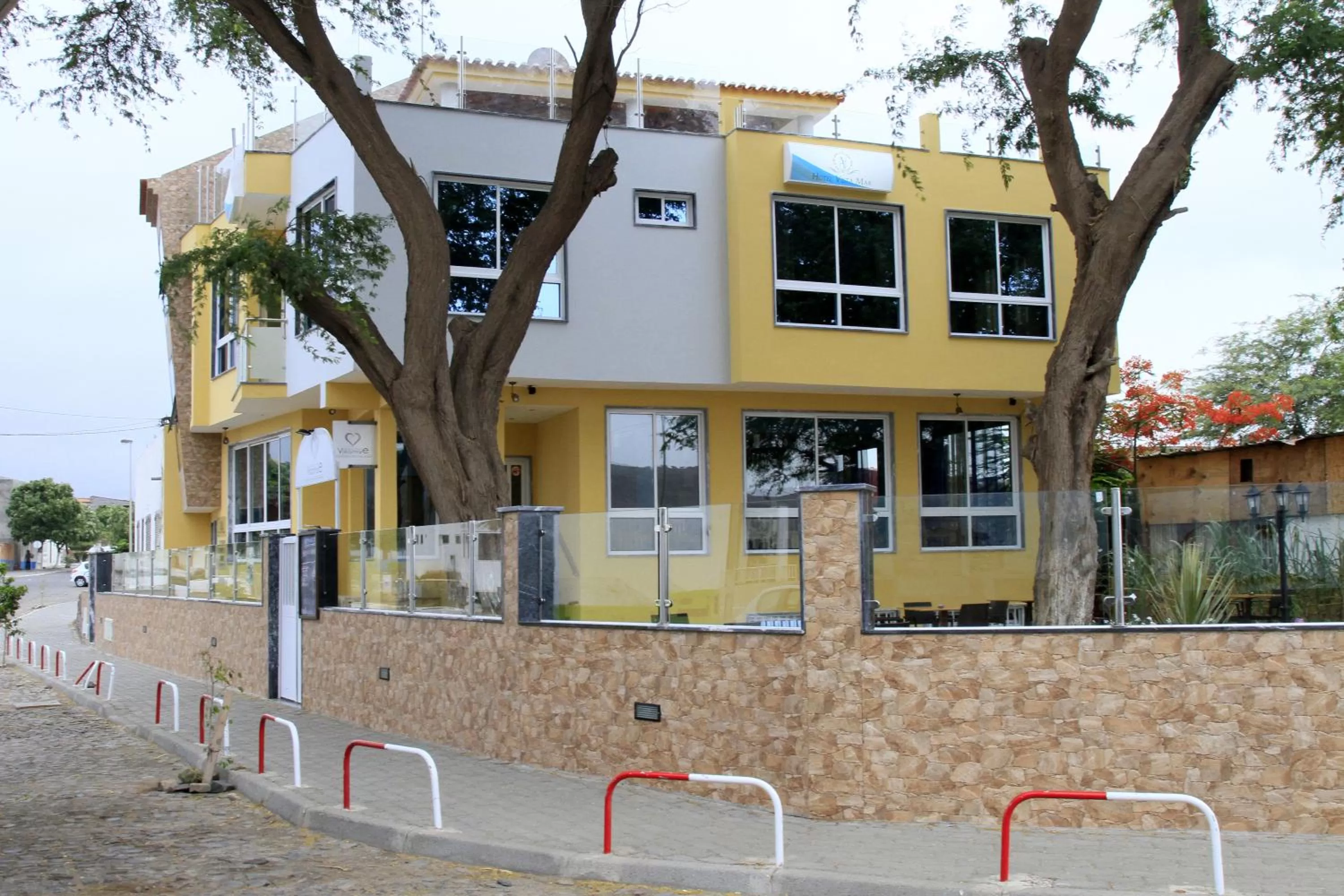 Facade/entrance in Vista Mar