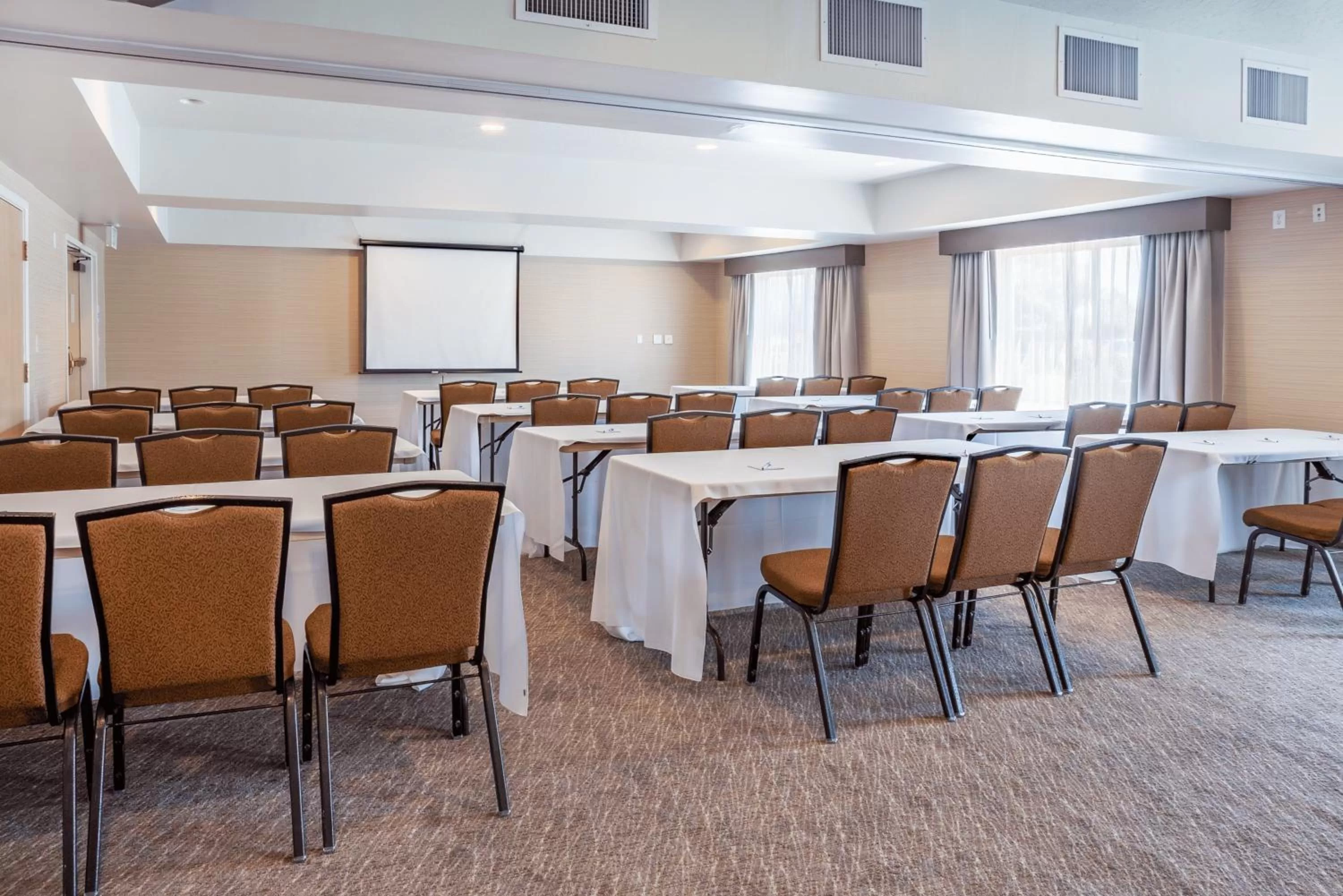 Meeting/conference room in Holiday Inn Express Hotel & Suites San Jose-Morgan Hill by IHG