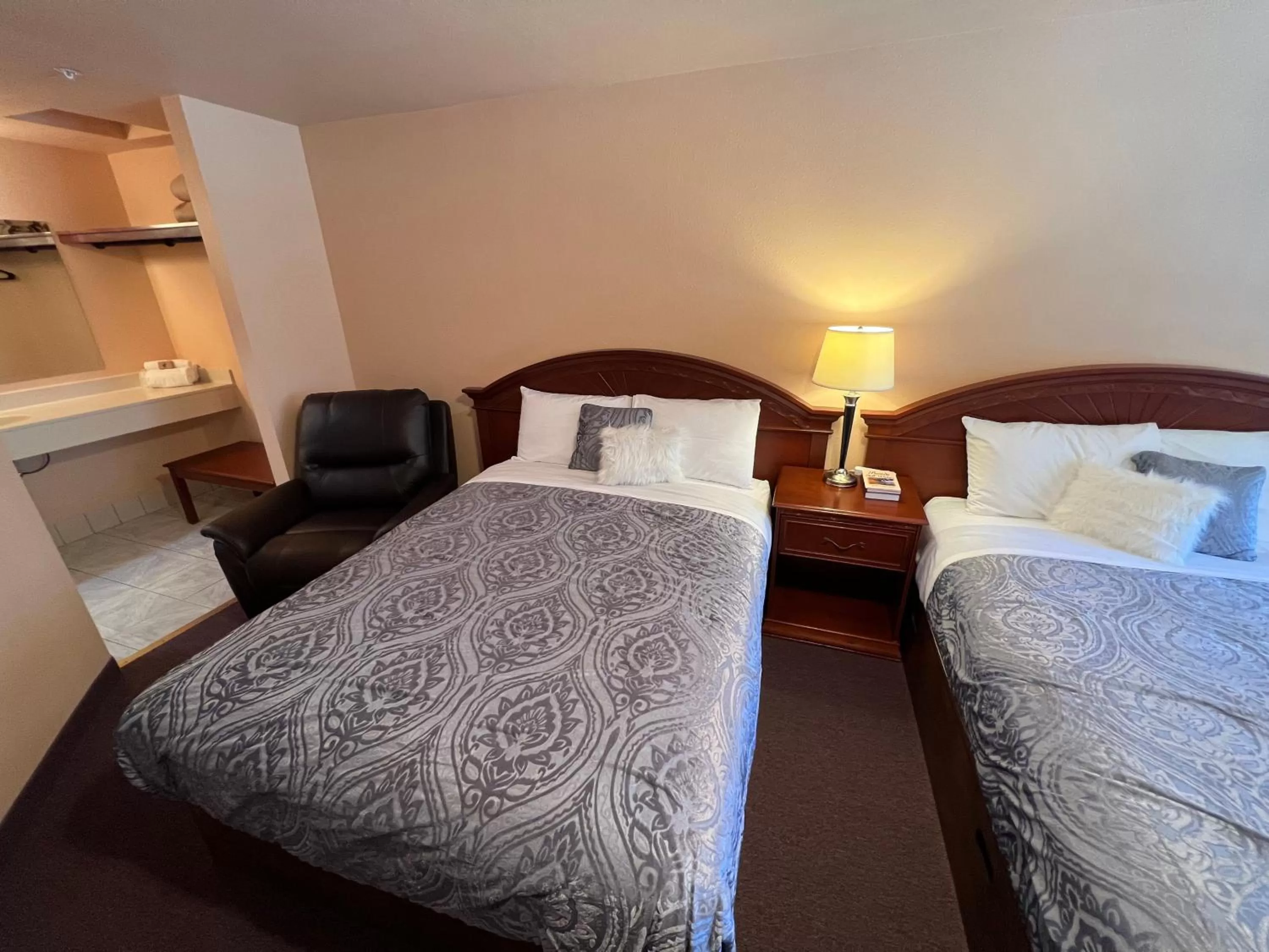 Bed in Frazier View Motel