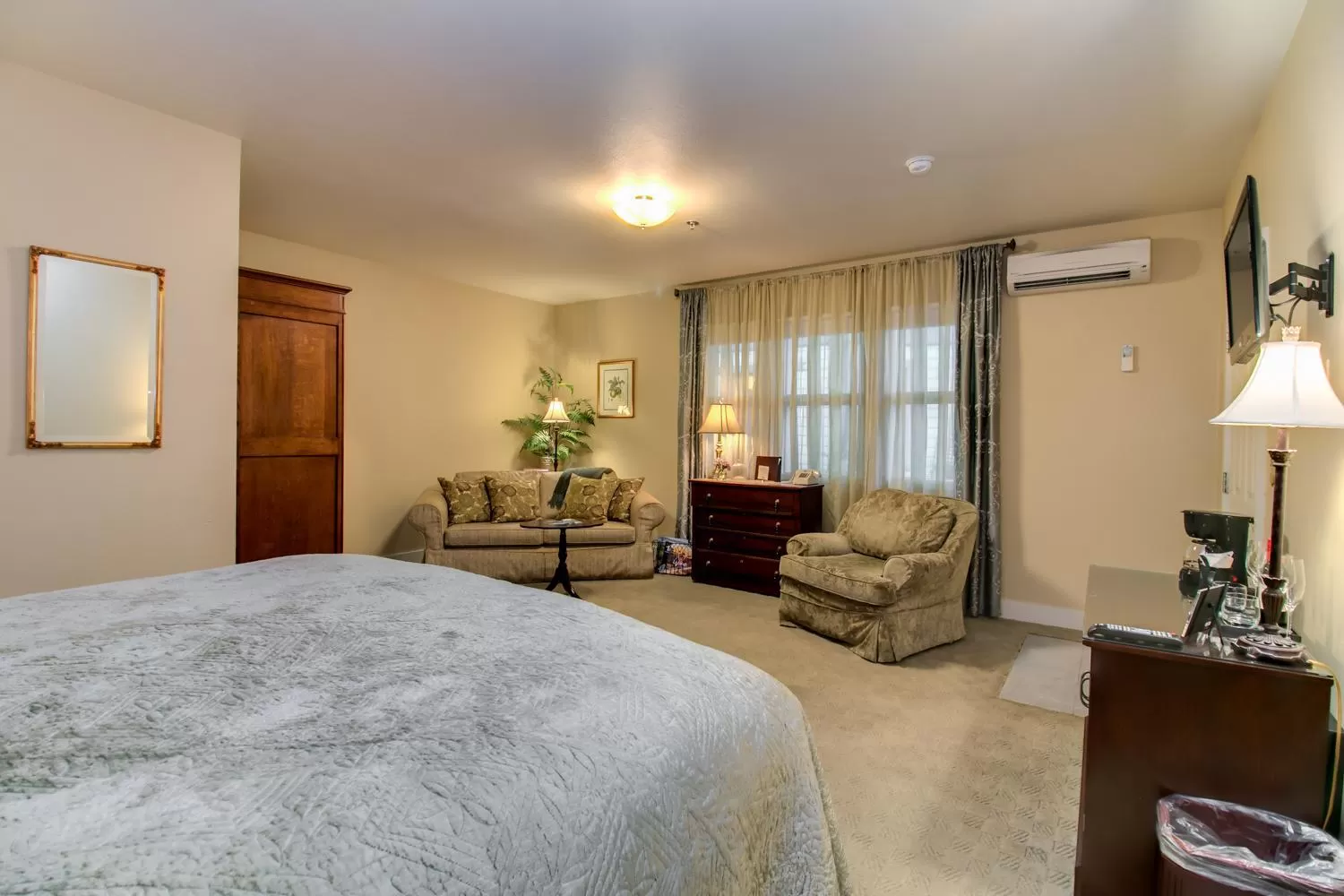 Bed in Winchester Inn