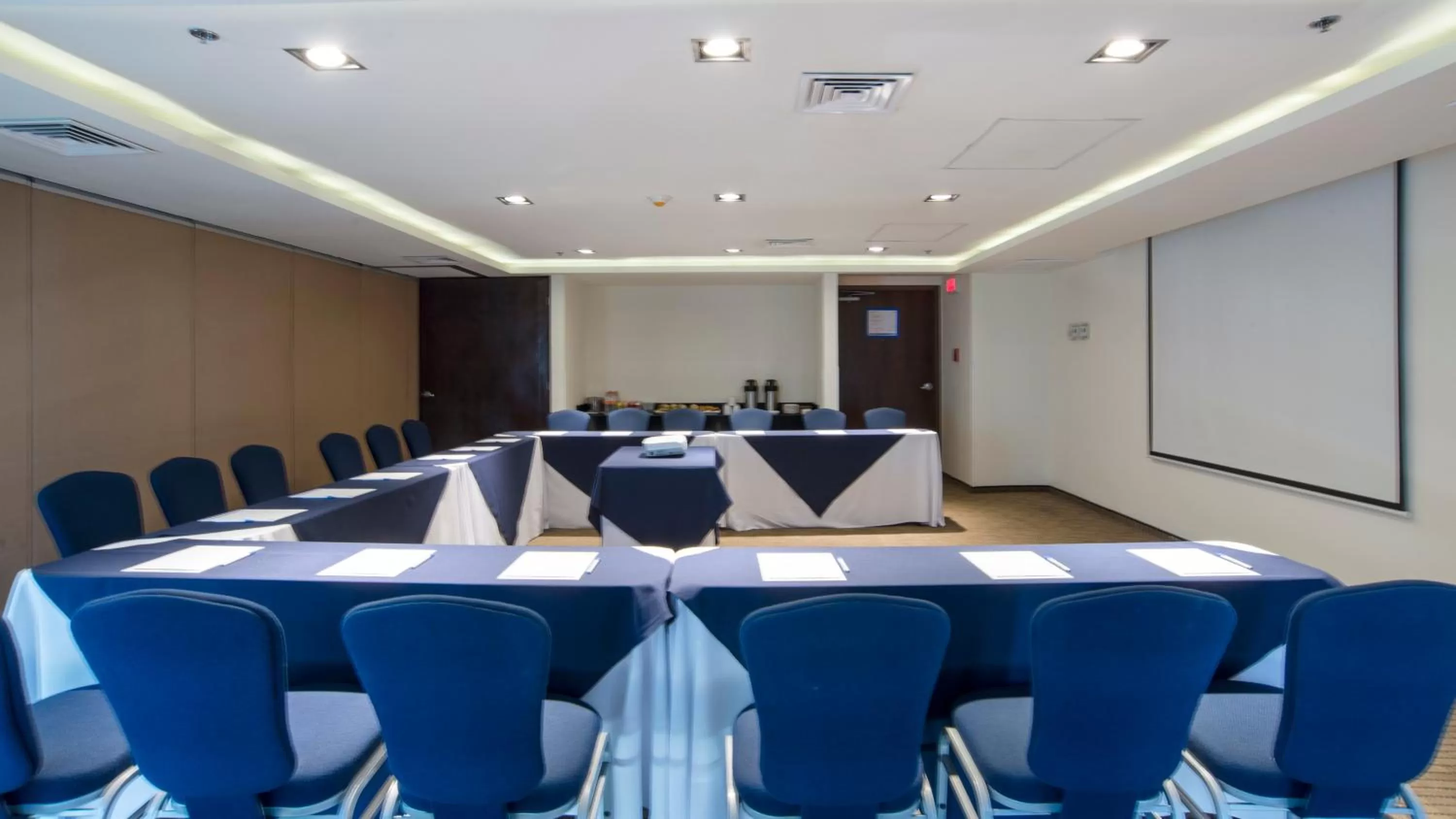 Meeting/conference room in Holiday Inn Express Culiacan by IHG