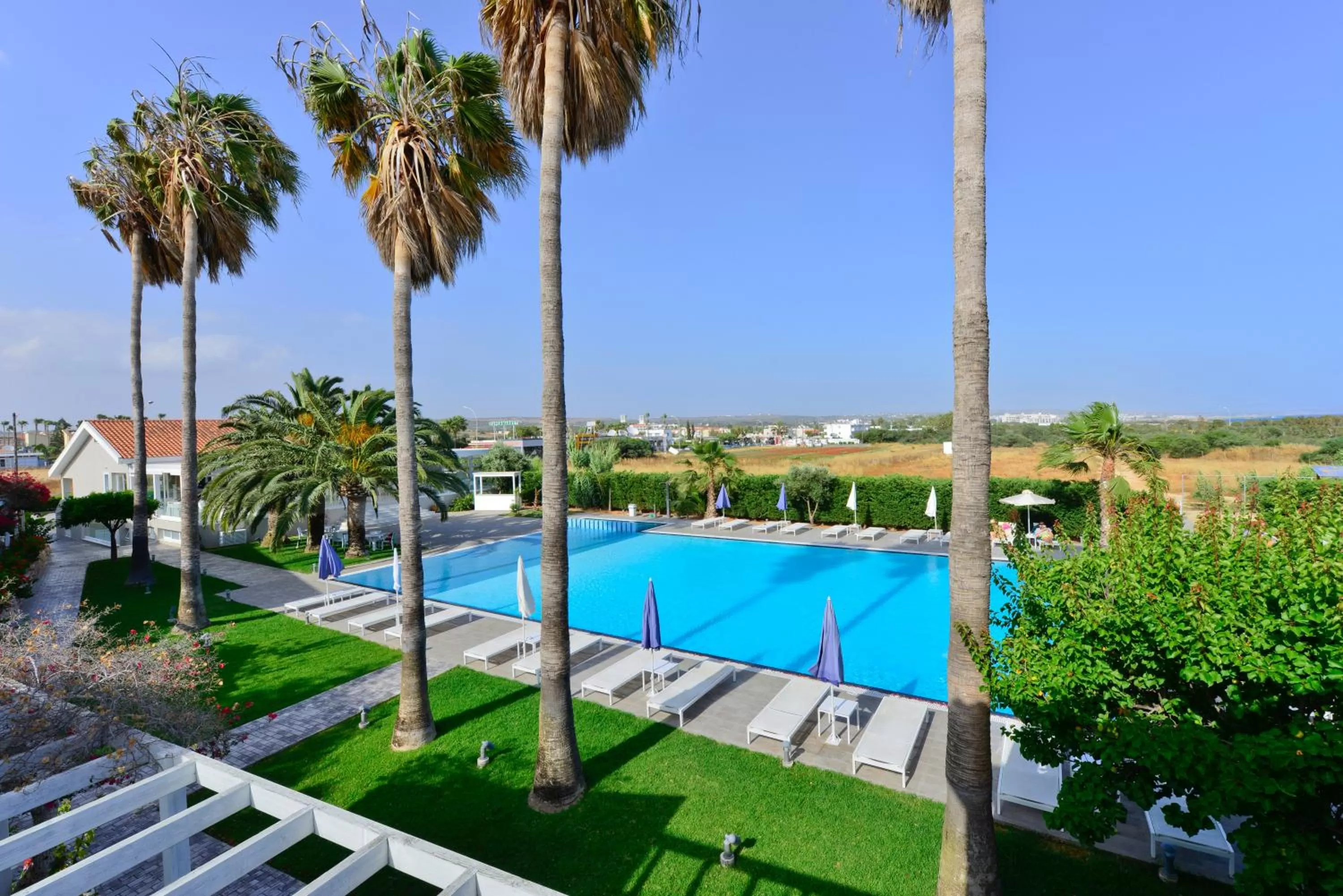 Swimming pool in Mon Repos Hotel