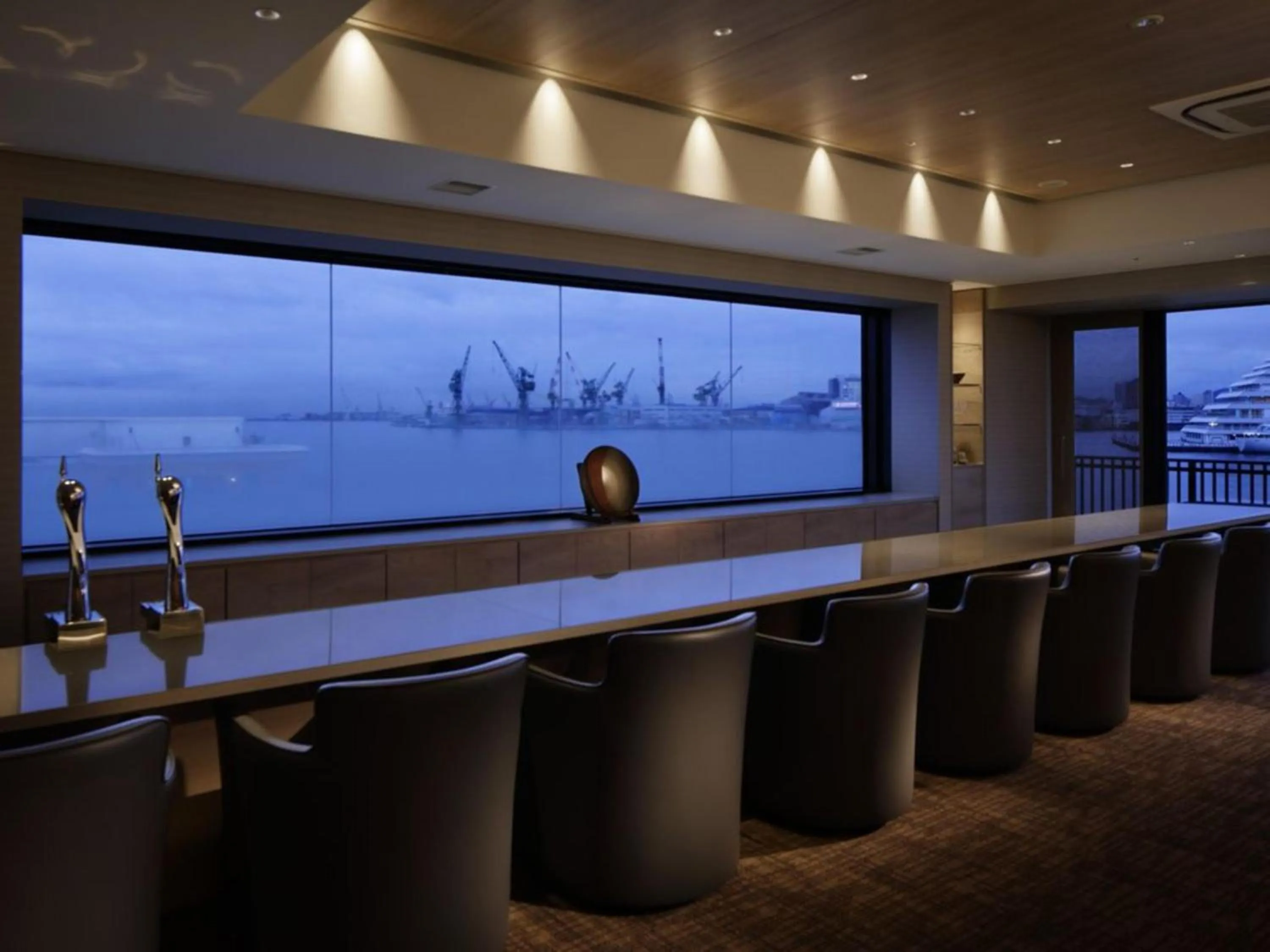 Lounge or bar in Kobe Minato Onsen Ren