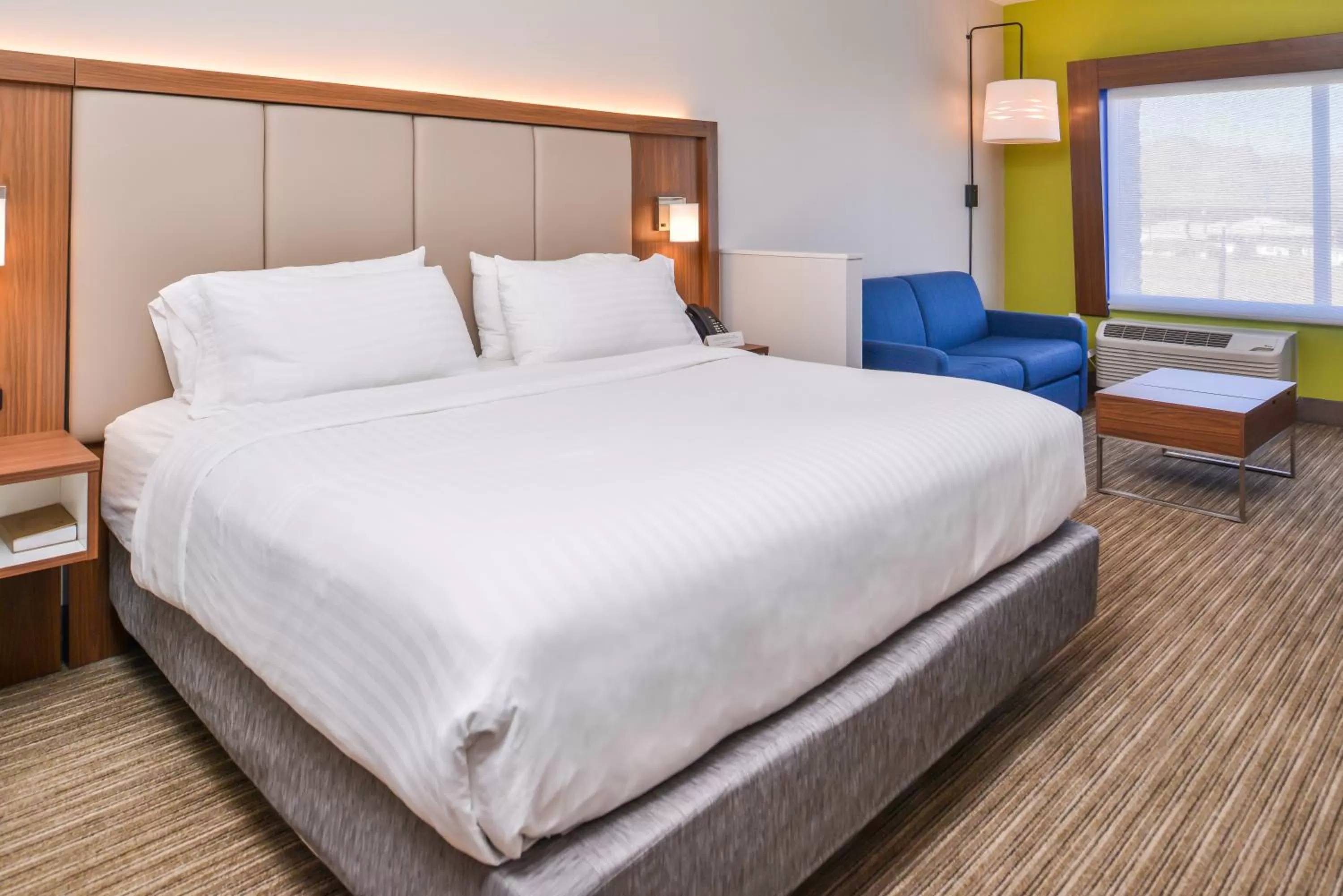 Bedroom, Bed in Holiday Inn Express & Suites - Van Horn by IHG