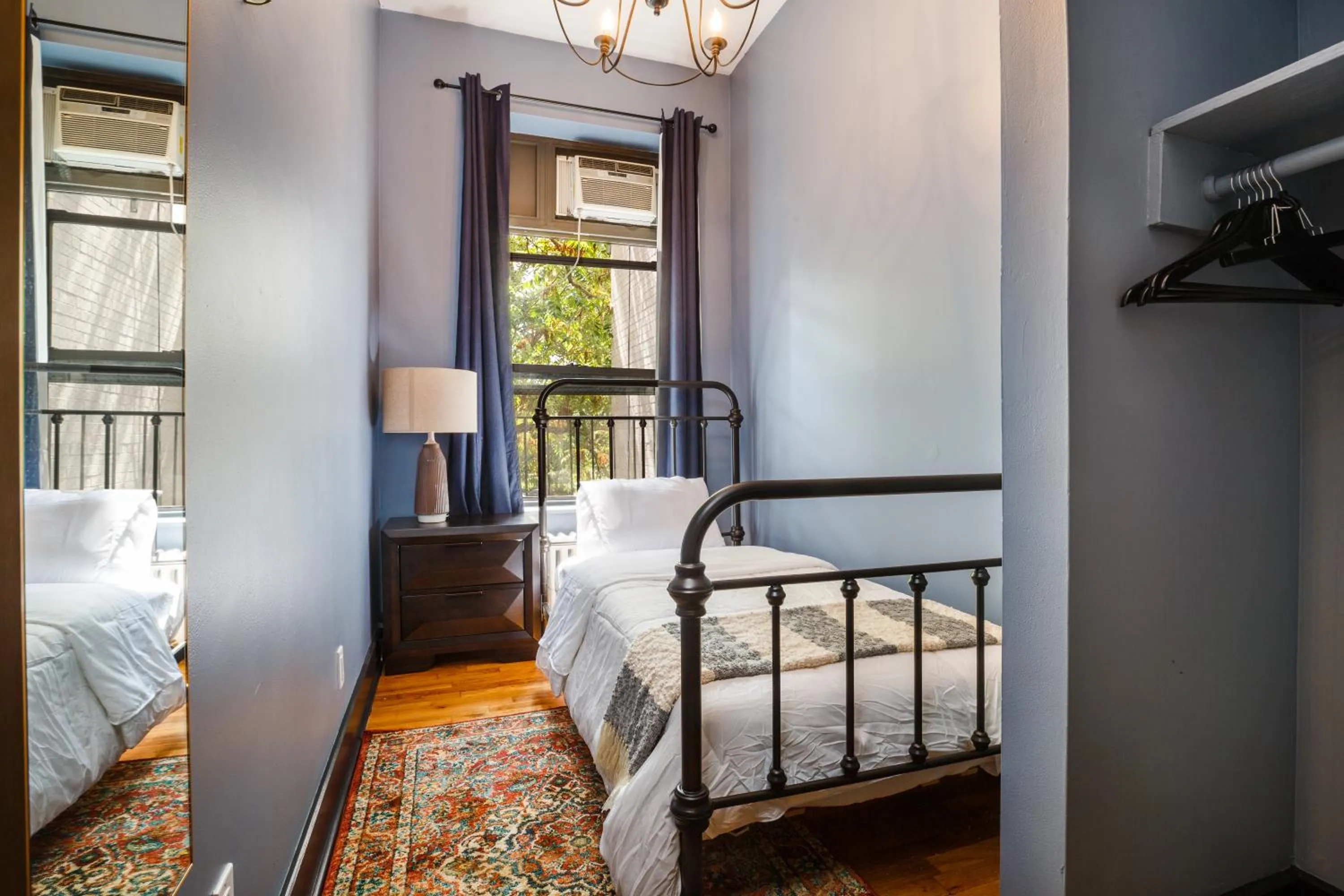 Photo of the whole room, Bed in Lamartine Chelsea