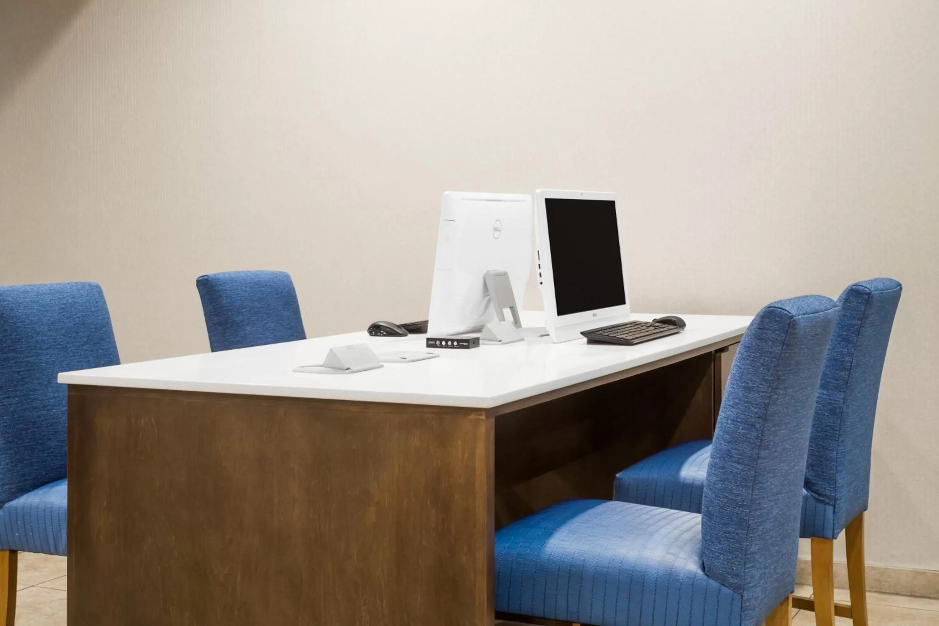 Business facilities in Wyndham Garden Fresno Yosemite Airport