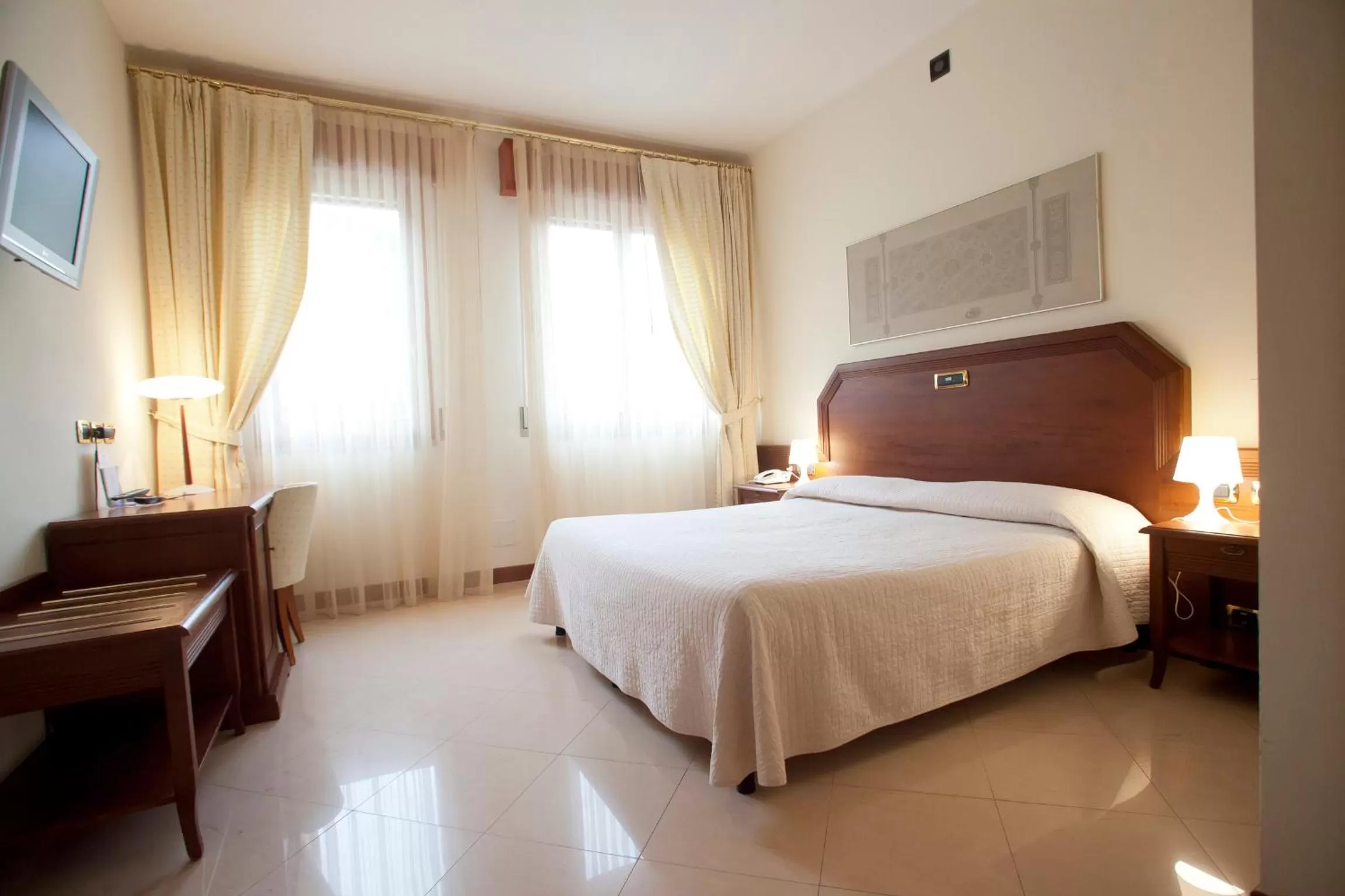 Photo of the whole room, Bed in Euroterme