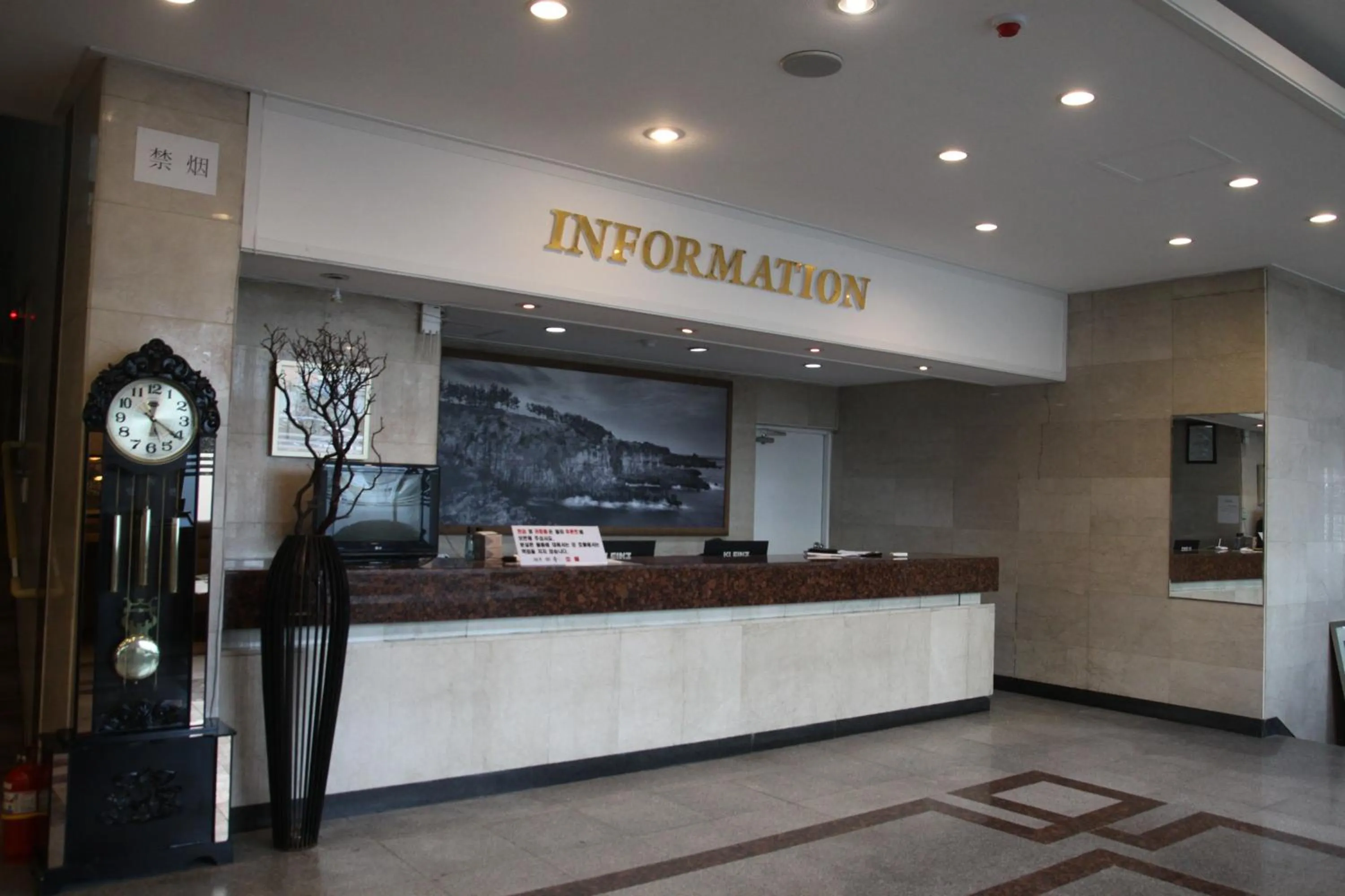 Lobby/Reception in Miju Hotel