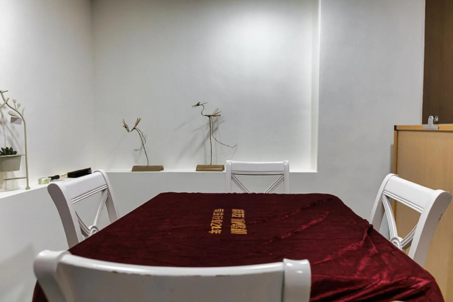 Seating area in 亞馨文旅 近東大門夜市 有免費停車場 可自助入住