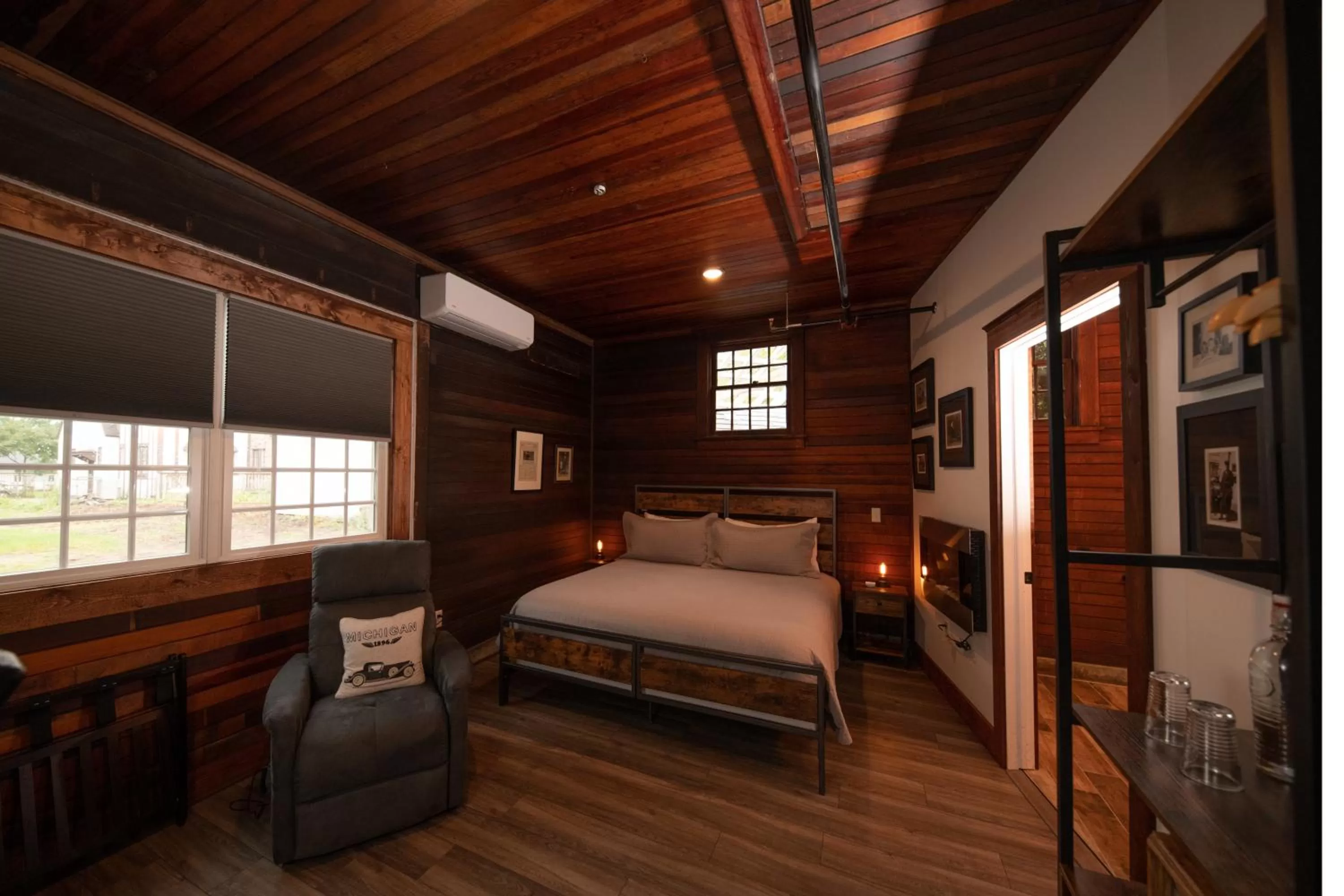 Bed in Cartier Mansion