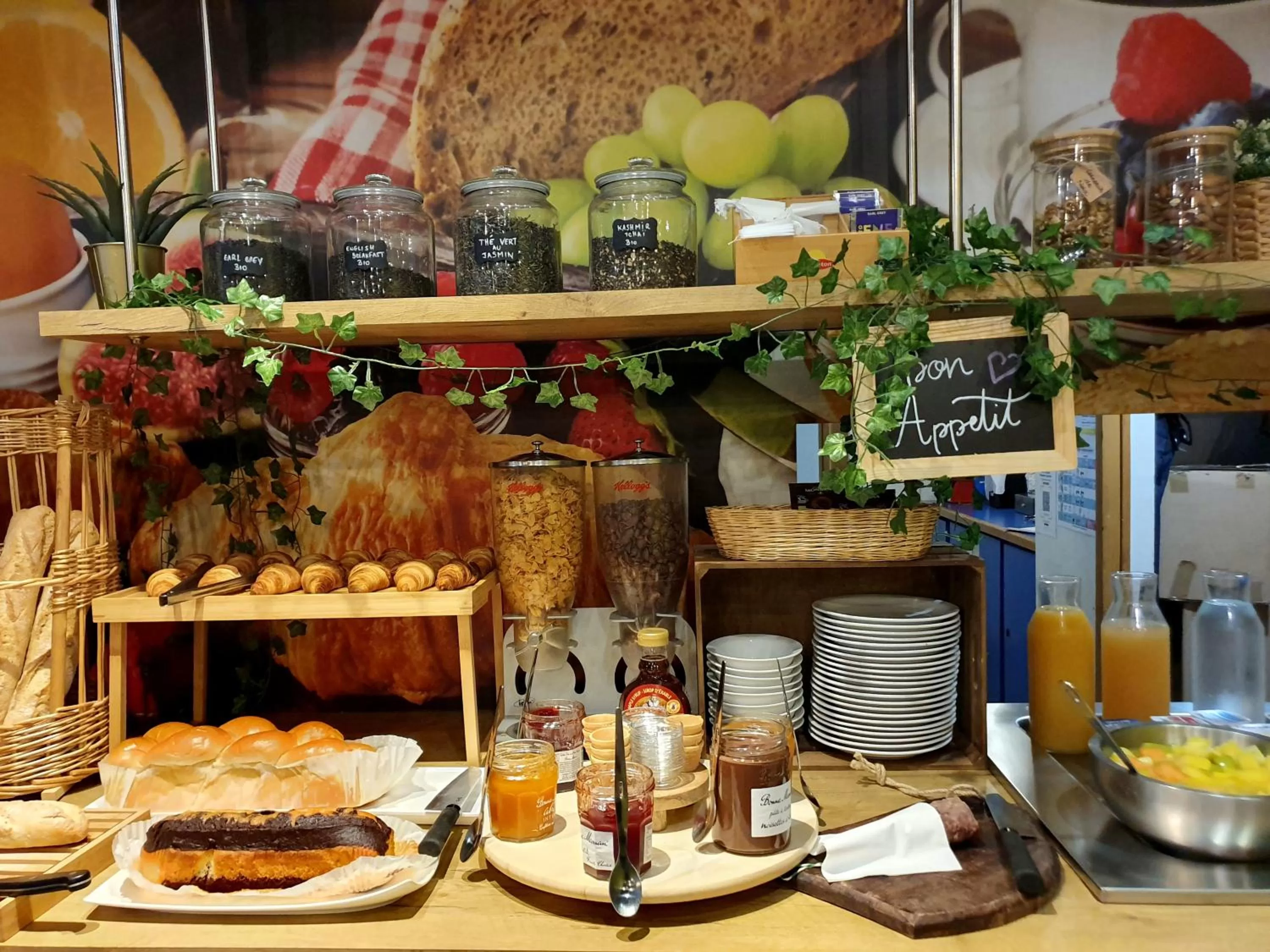 Food and drinks in Cit'hotel Design Booking Evry Saint-Germain-lès-Corbeil Sénart