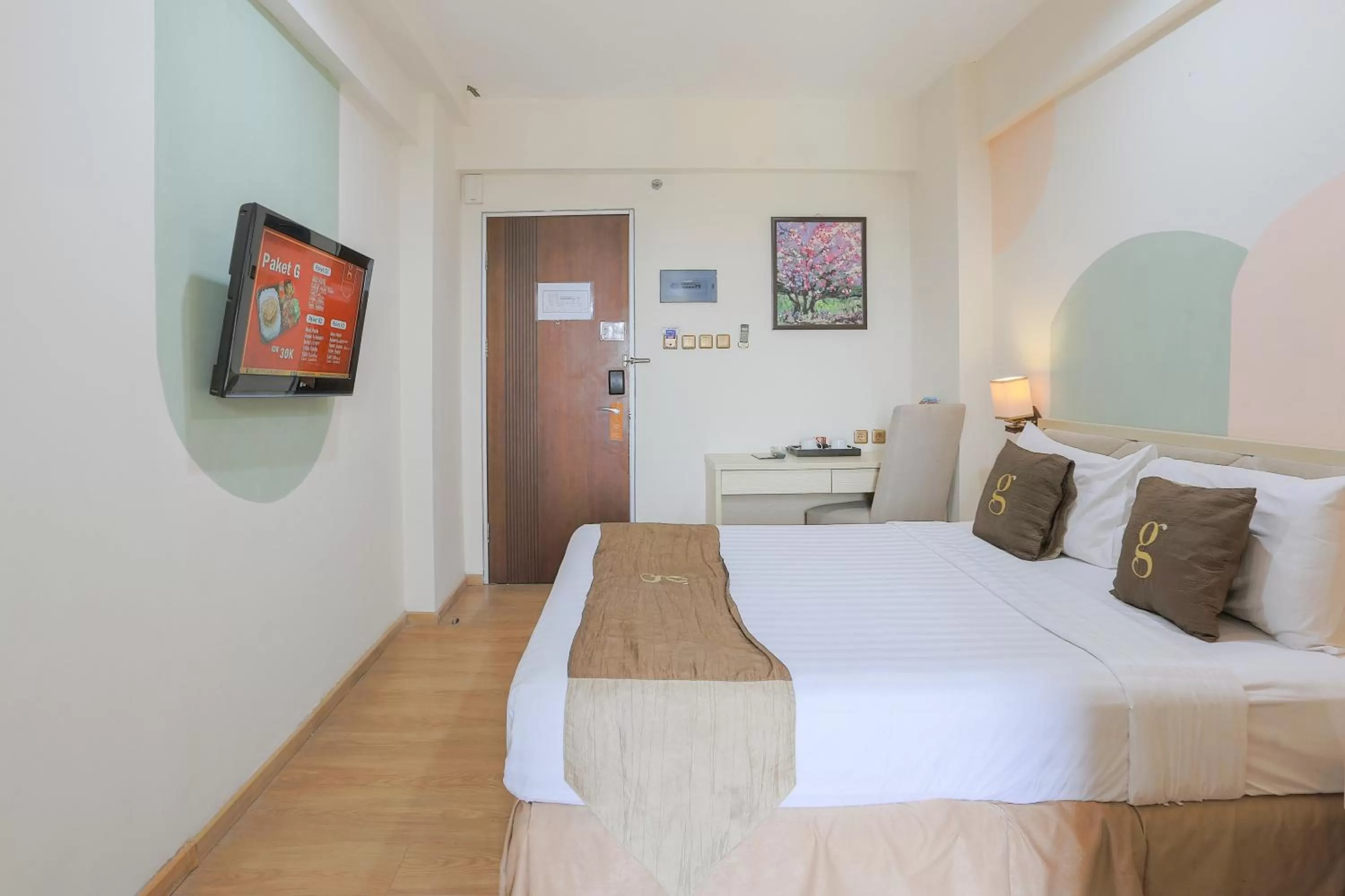 Bed in Hotel Gunawangsa Manyar