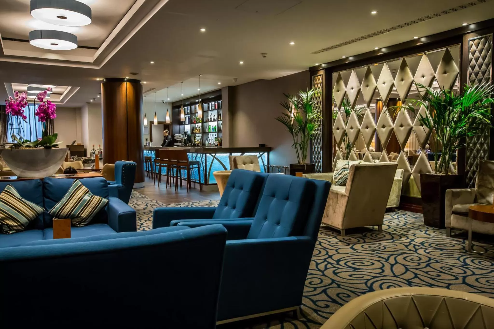 Lounge or bar in Holiday Inn London Kensington High St. by IHG