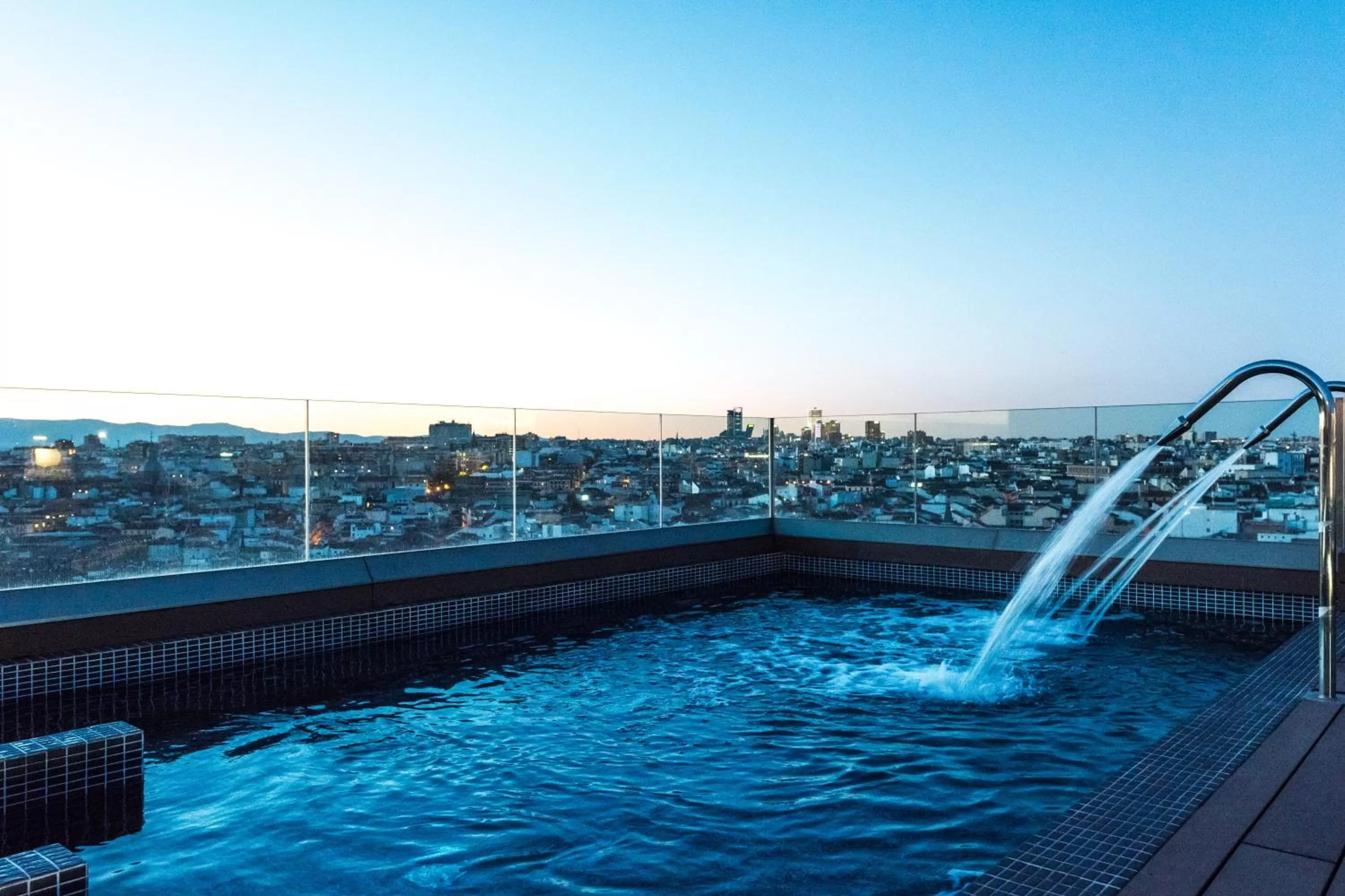 Swimming pool in Gran View Apartments