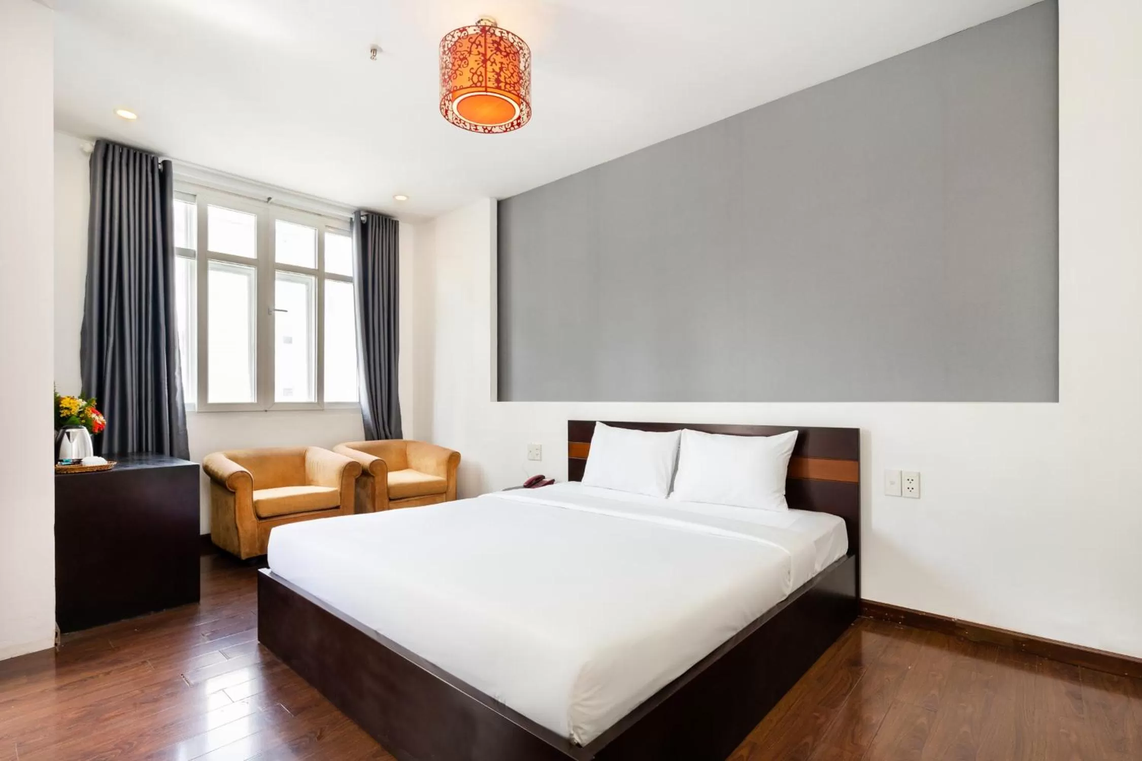 Photo of the whole room, Bed in A&A Toronto Hotel