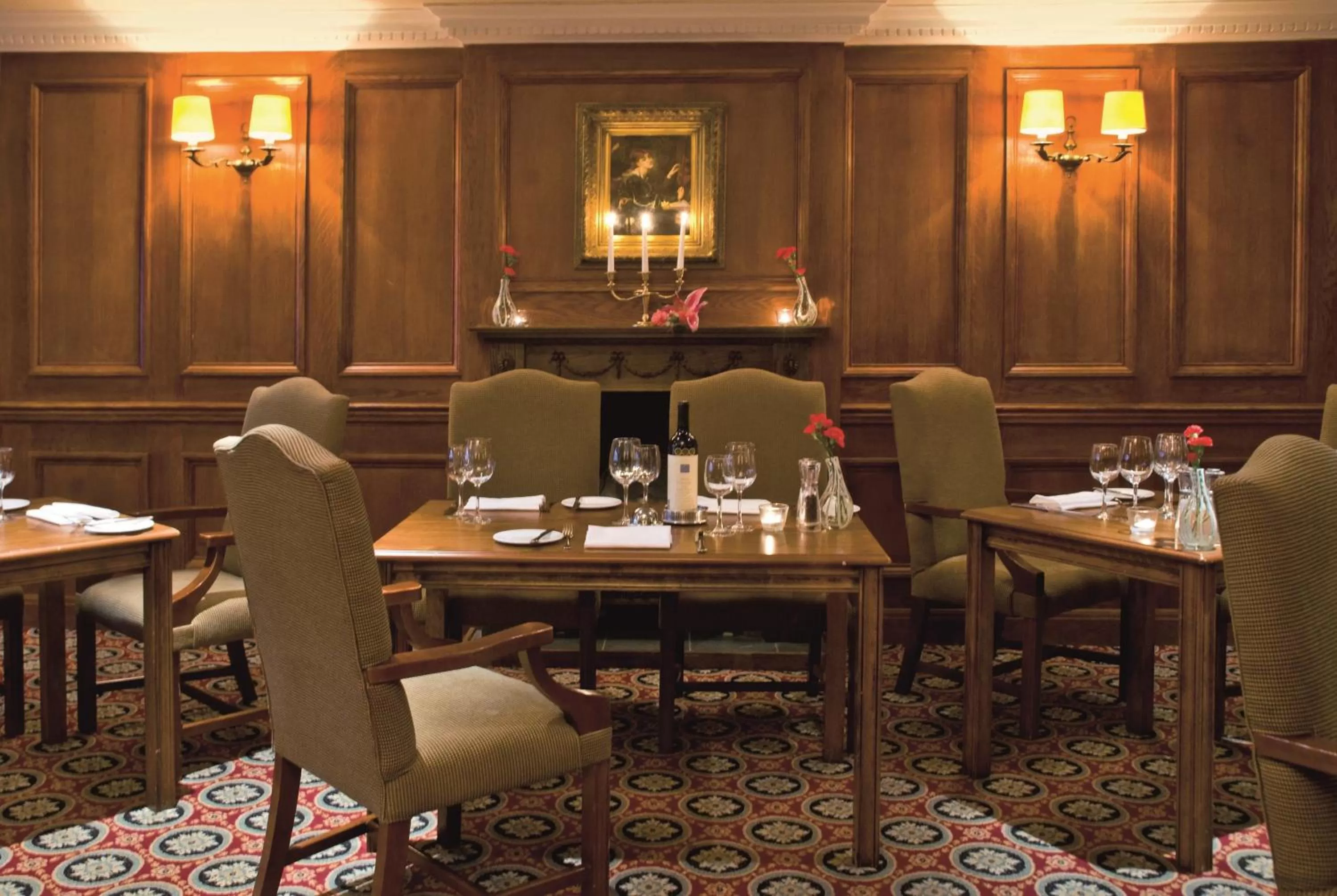 Restaurant/places to eat in Macdonald Crutherland House