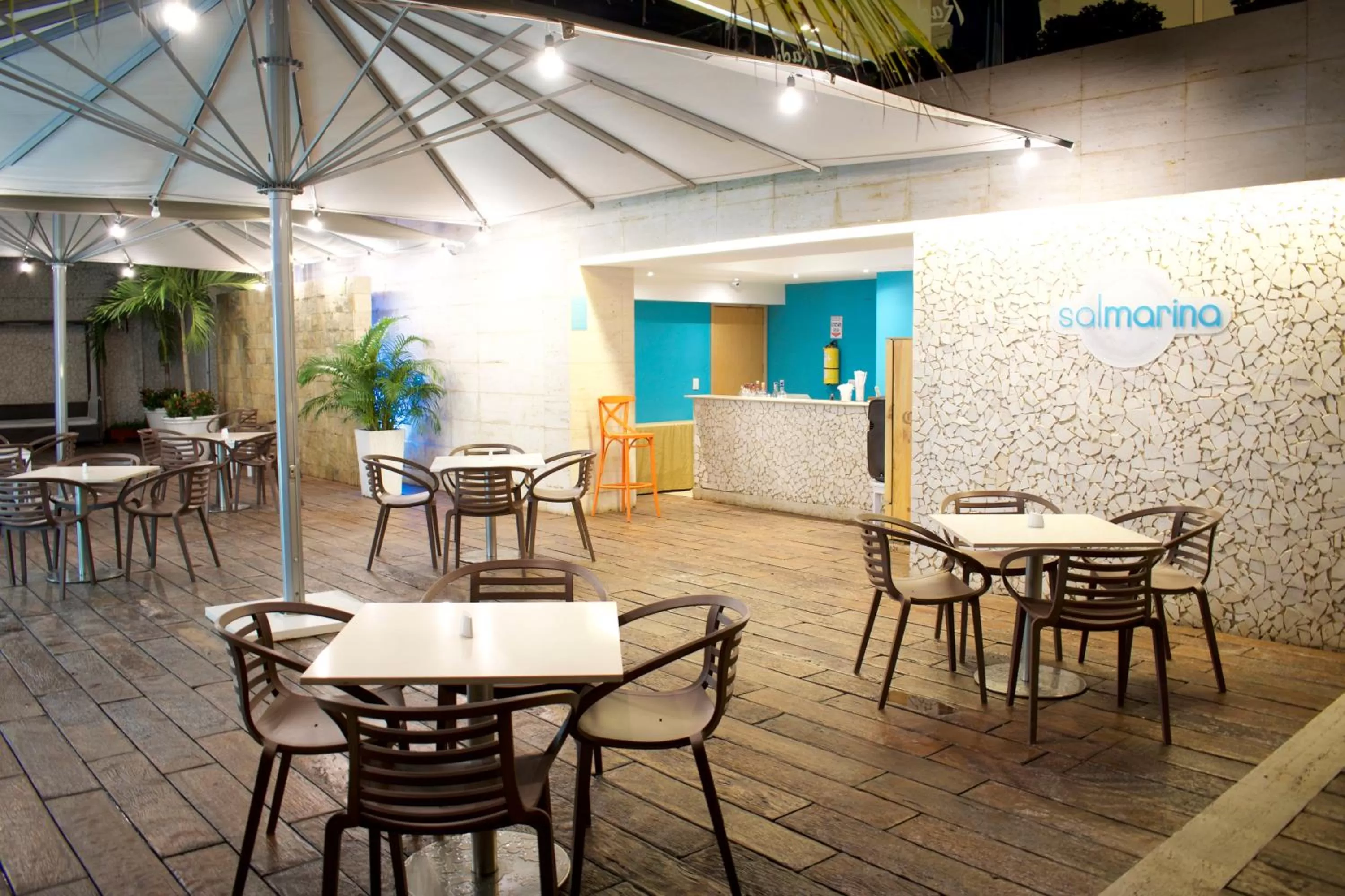 Lounge or bar in Radisson Cartagena Ocean Pavillion Hotel