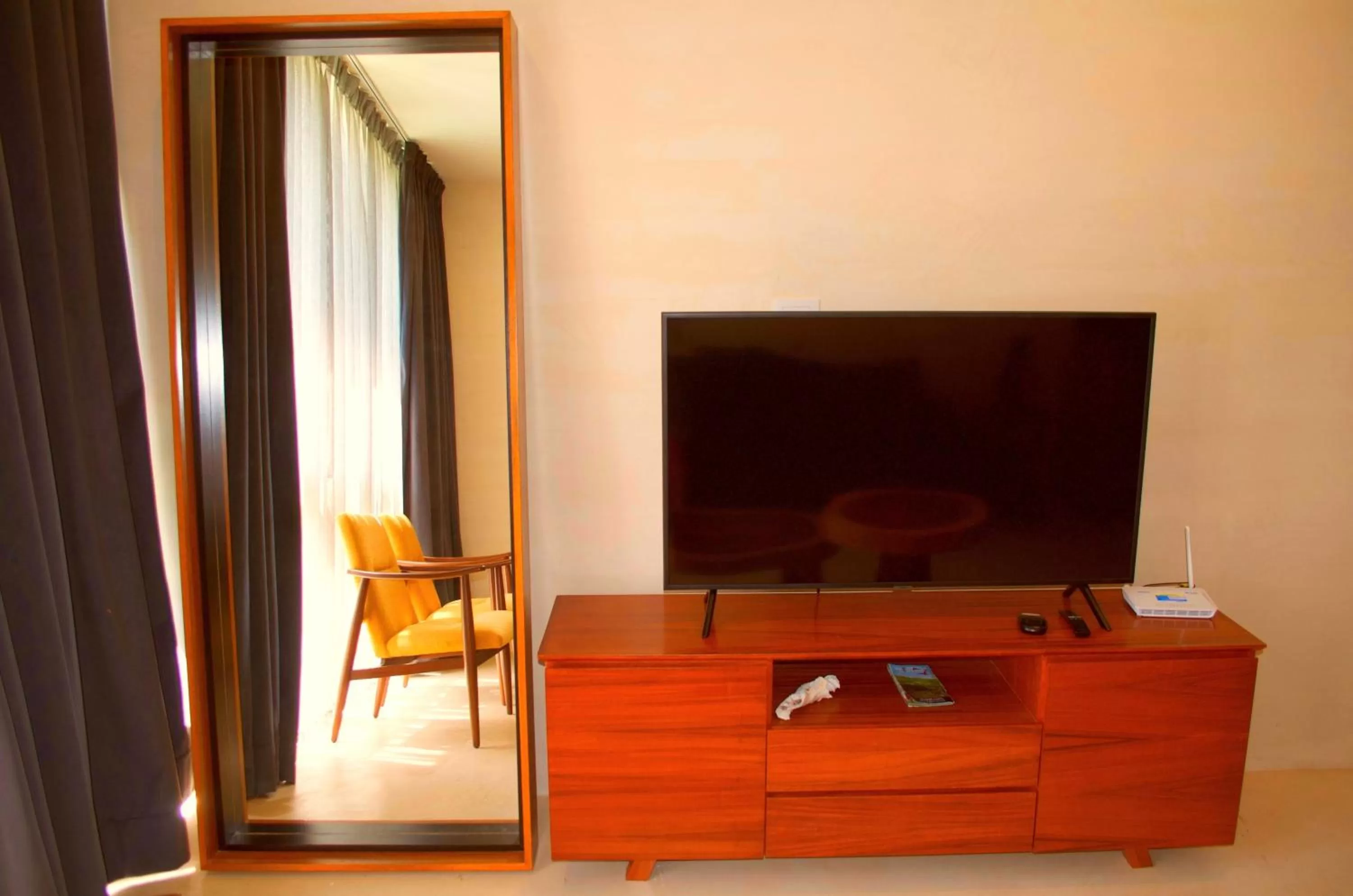 TV and multimedia, TV/Entertainment Center in Gardens Coba - Luxury Cardinal