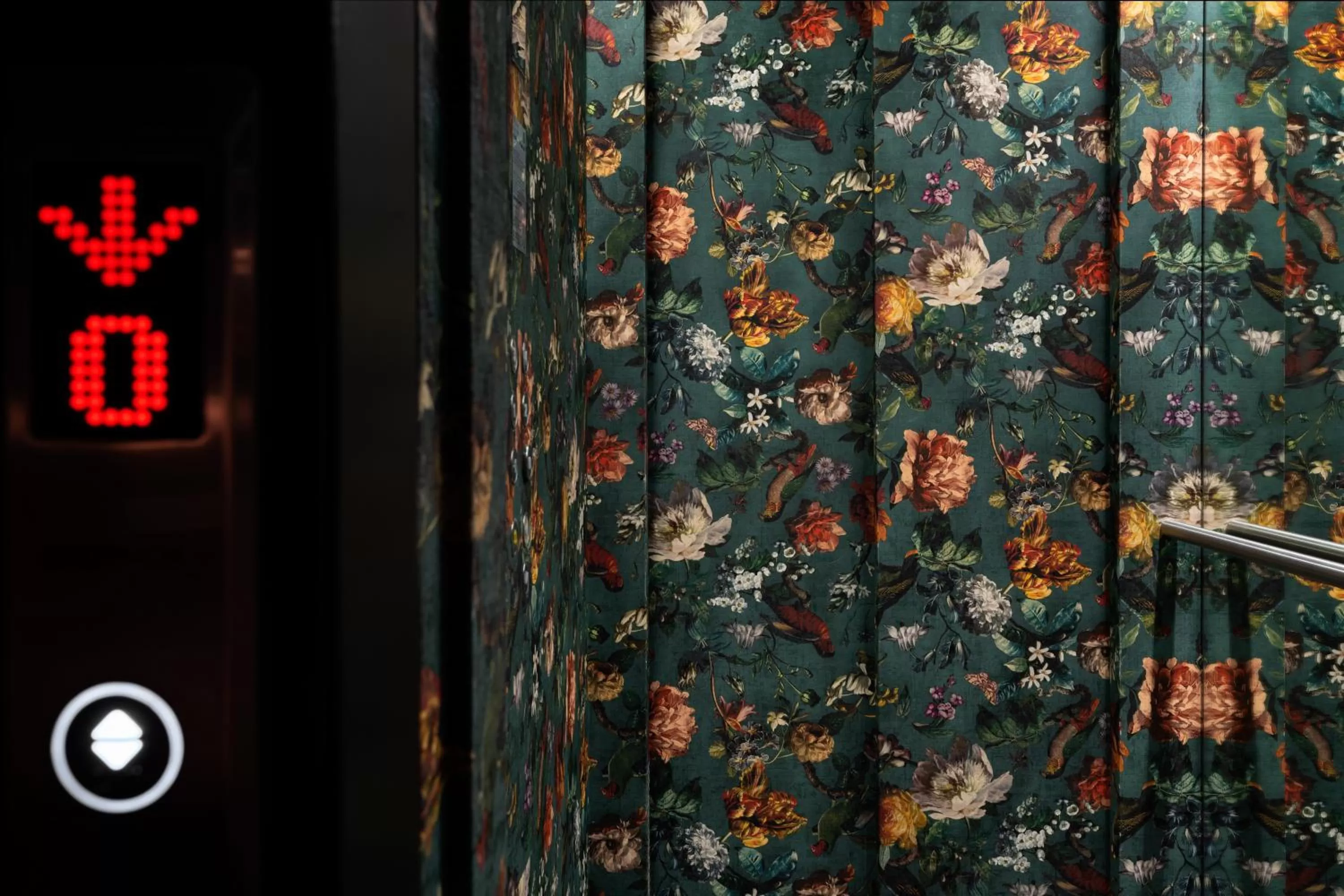 elevator in chic&basic Gravity