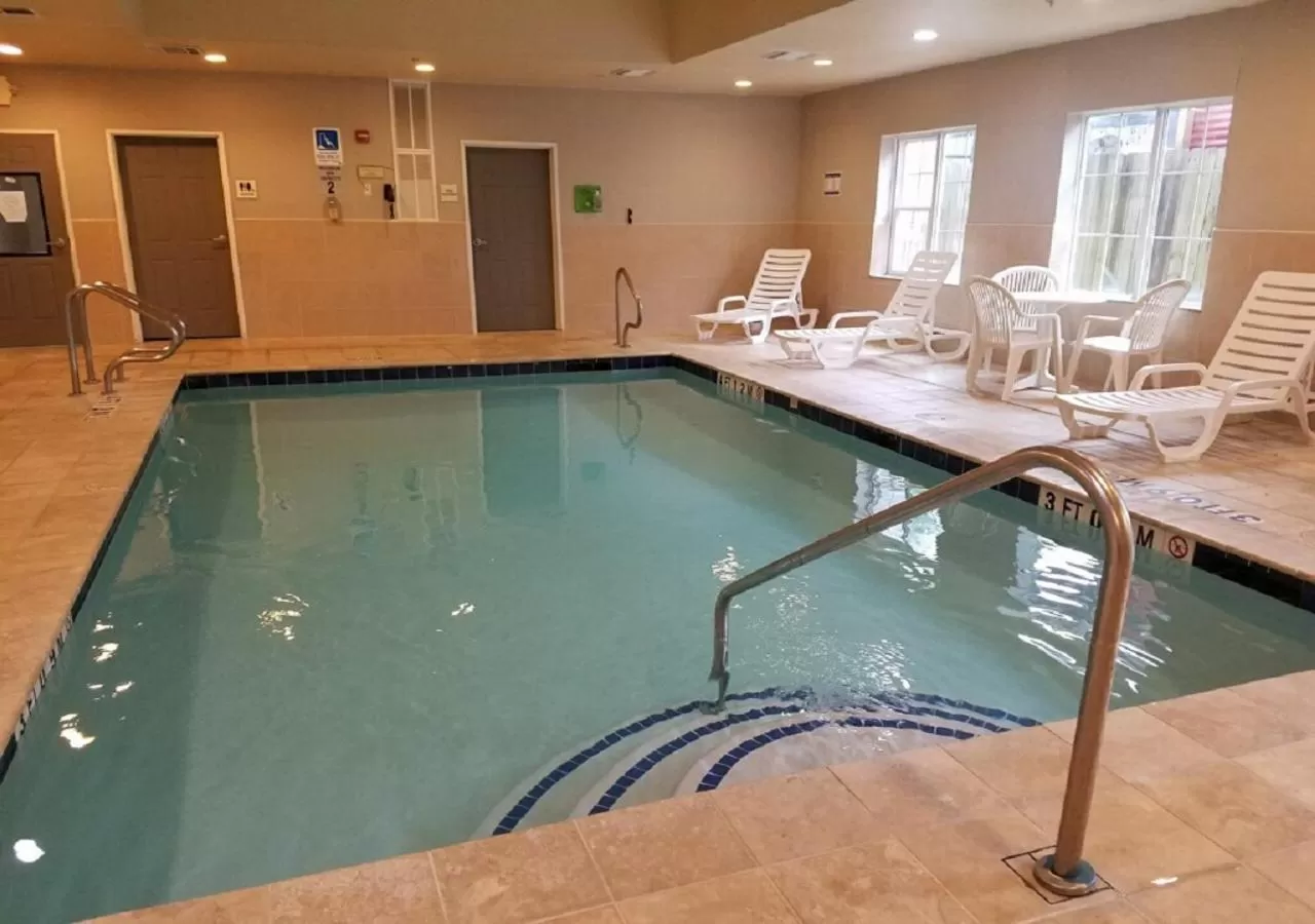 Swimming pool in La Quinta by Wyndham Houston - Magnolia
