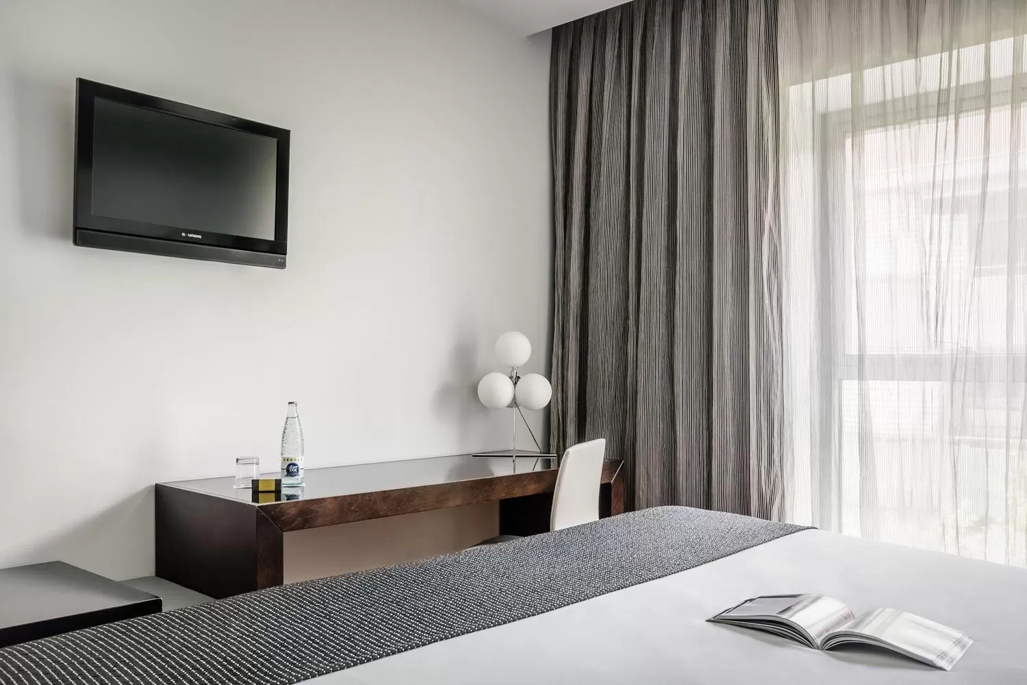 Bedroom, Bed in Ikonik Lex