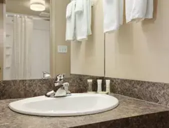 King Room - Non-Smoking in Super 8 by Wyndham Saskatoon Near Saskatoon Airport King Room - Non-Smoking in Super 8 by Wyndham Saskatoon Near Saskatoon Airport