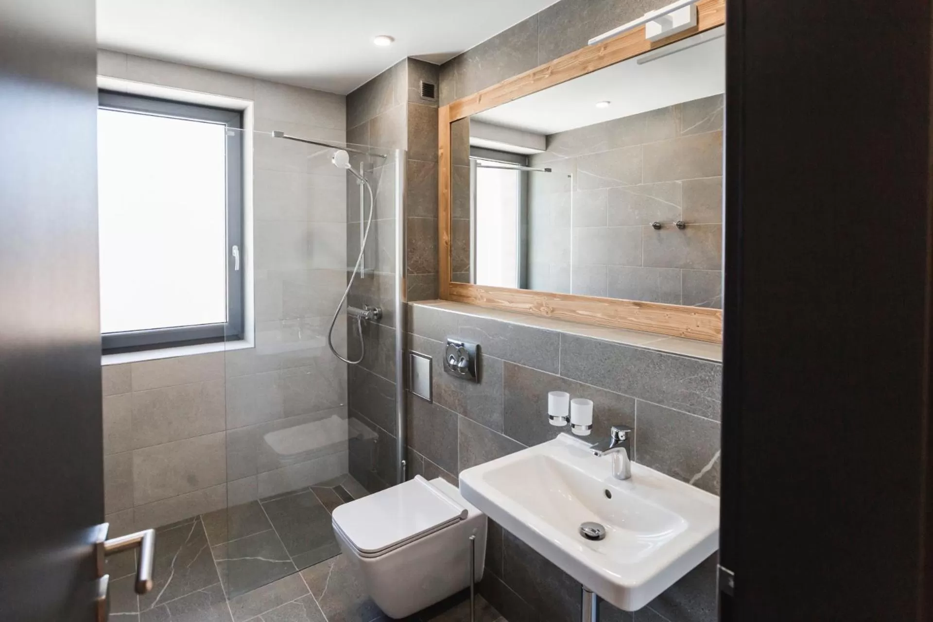 Shower in ARIETES MARMONT Resort