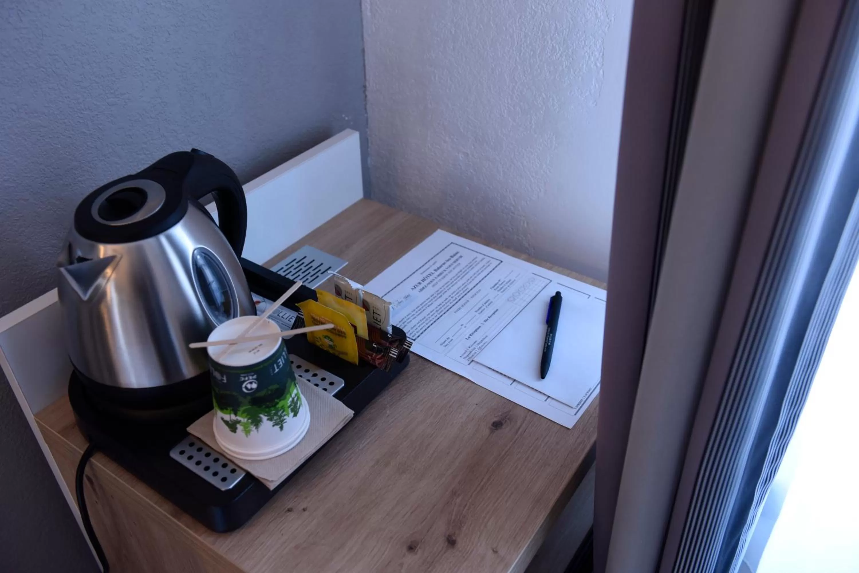 Coffee/tea facilities in Azur Hôtel