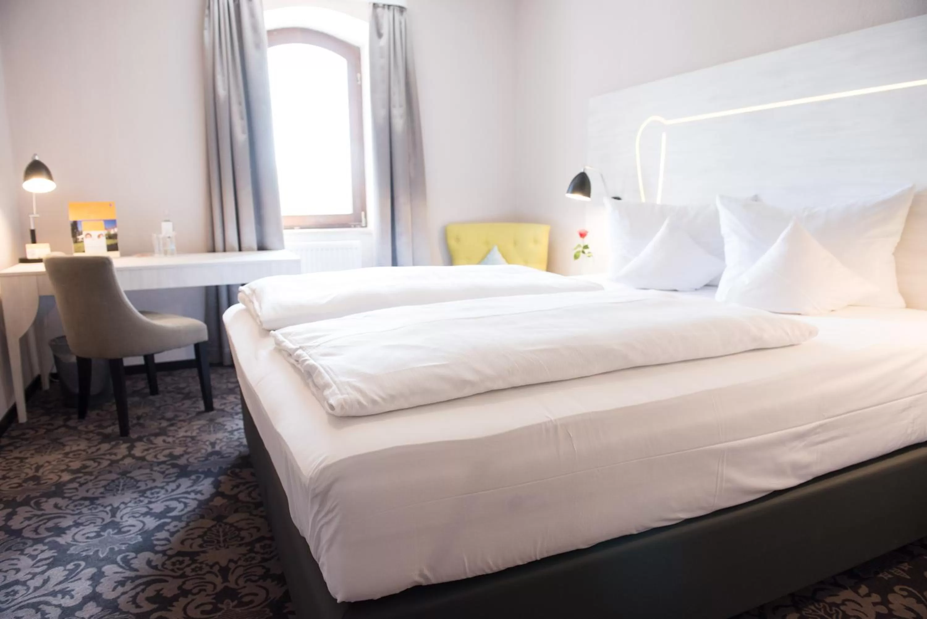 Photo of the whole room, Bed in Parkhotel Schillerhain