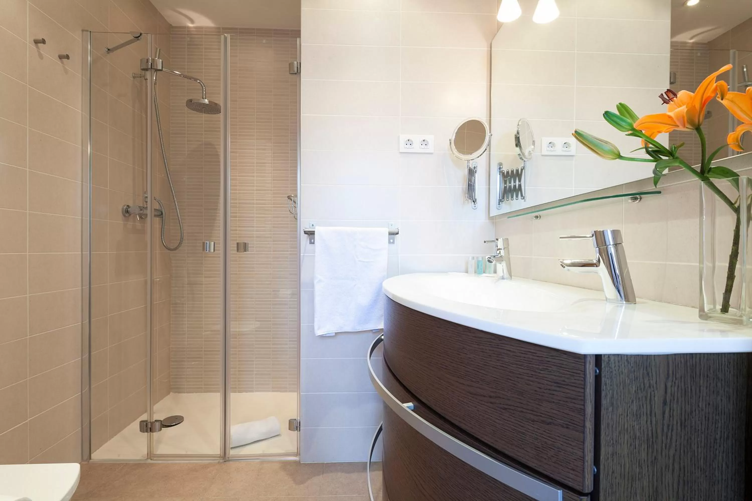 Bathroom in Hotel Acta Laumon