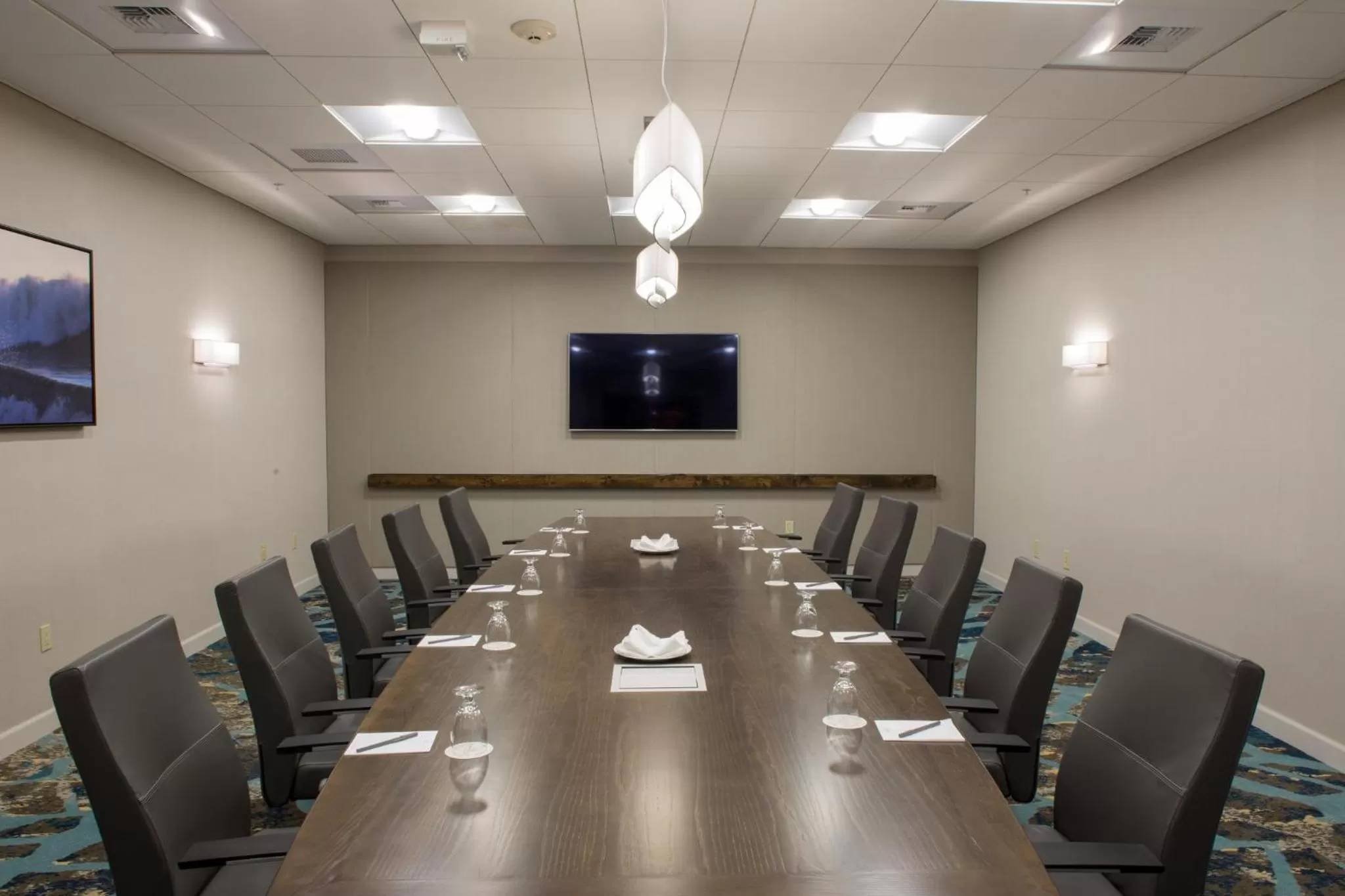 Meeting/conference room in Crowne Plaza Ventura Beach by IHG