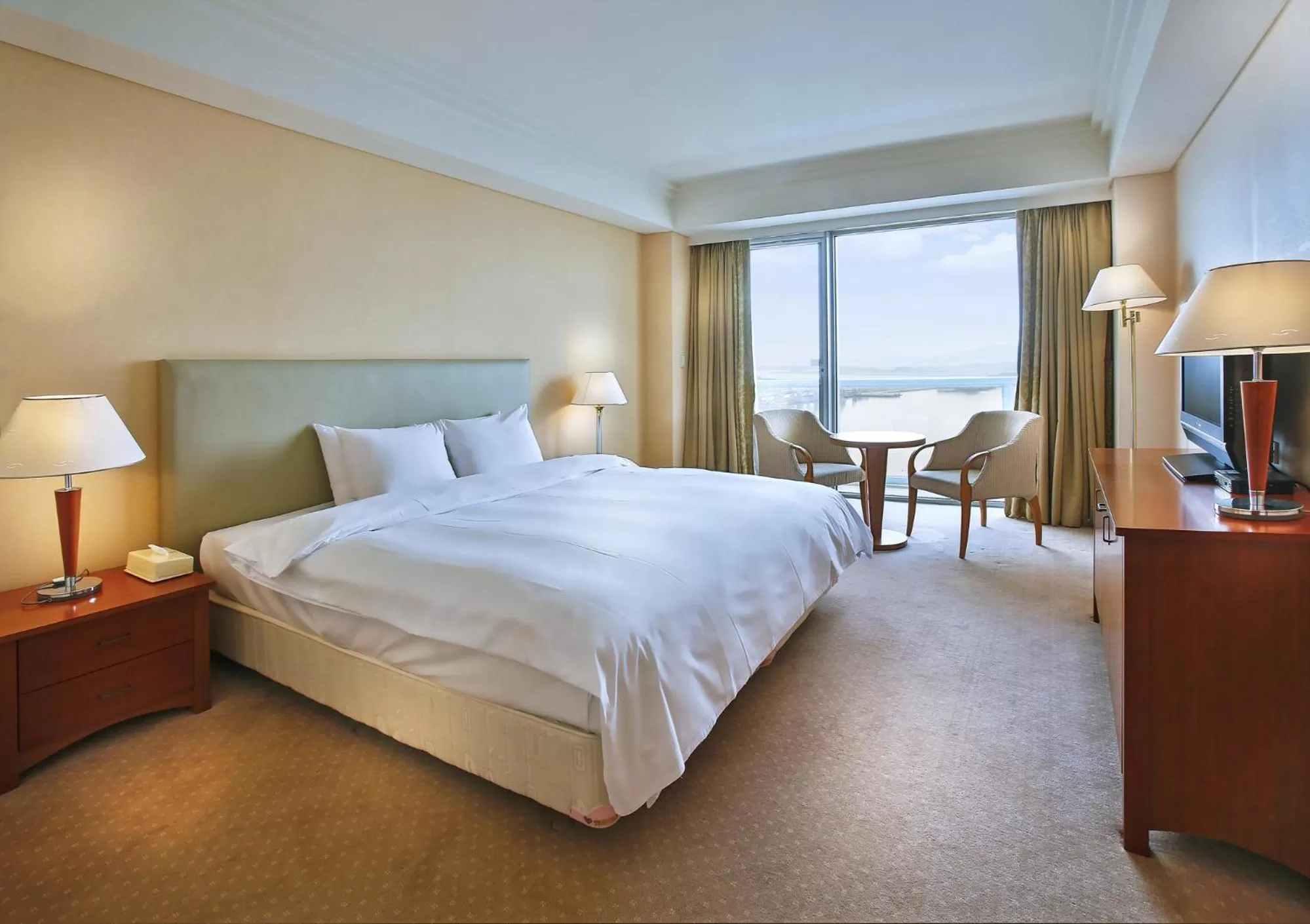 Junior Suite Double Room with Sea View in Hotel Hyundai by Lahan Mokpo