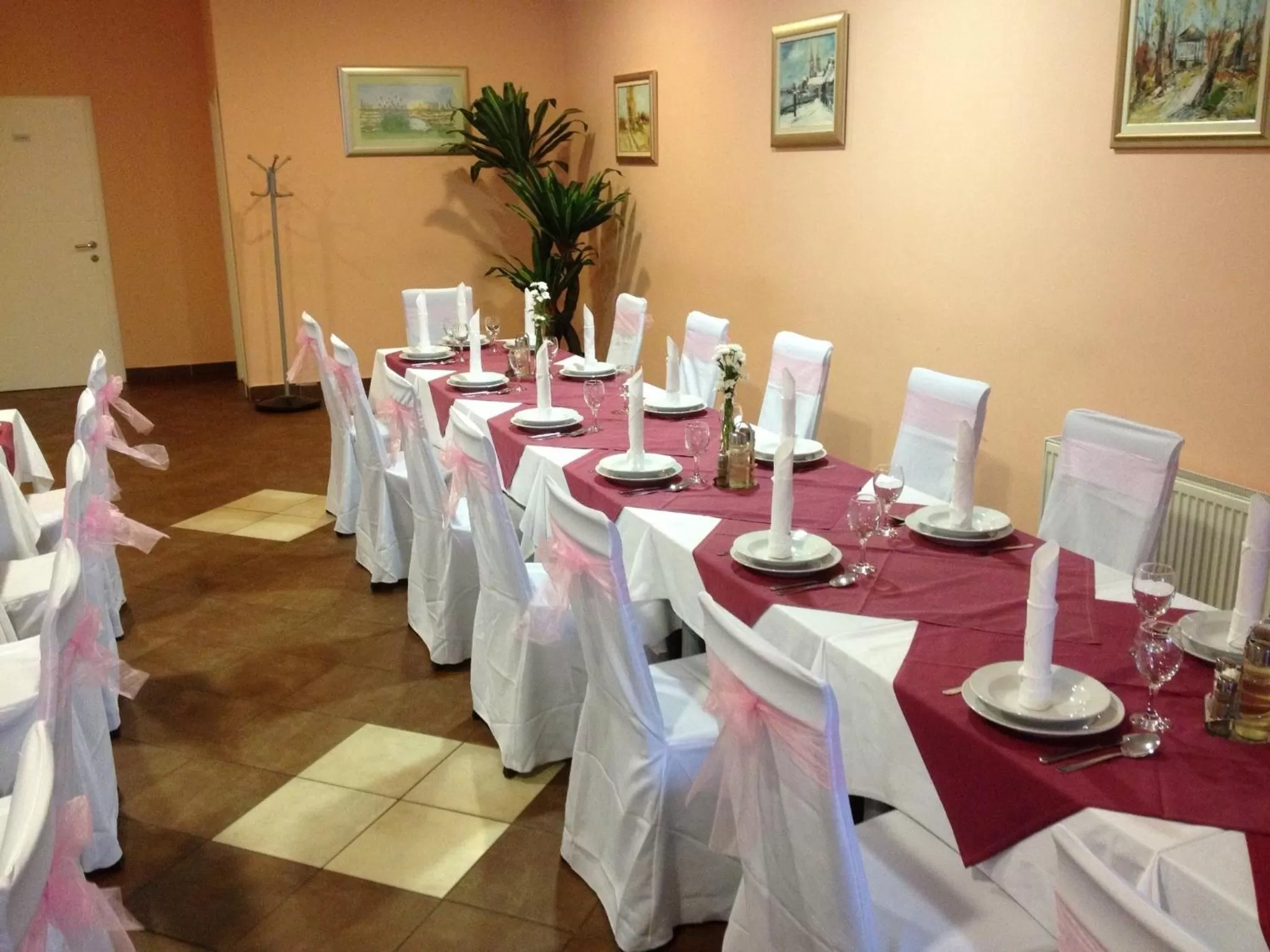 Banquet/Function facilities, Restaurant/Places to Eat in Lugarnica