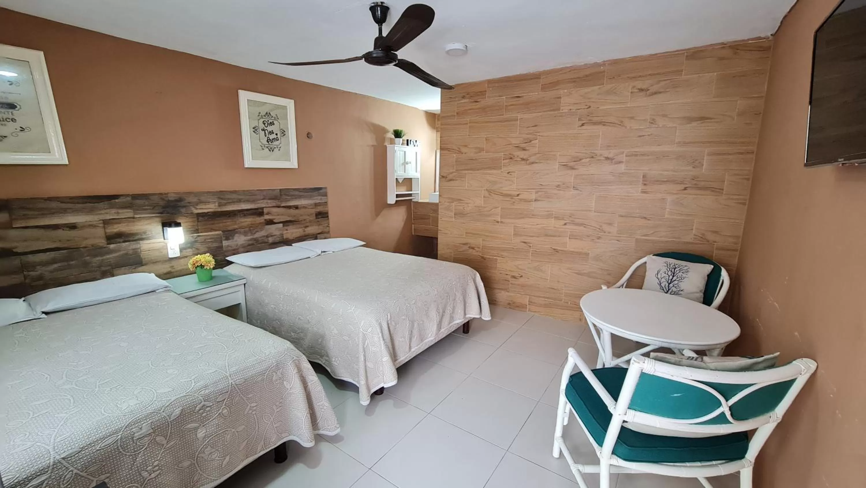 Bed in DNA Cancun Hotel y Posada