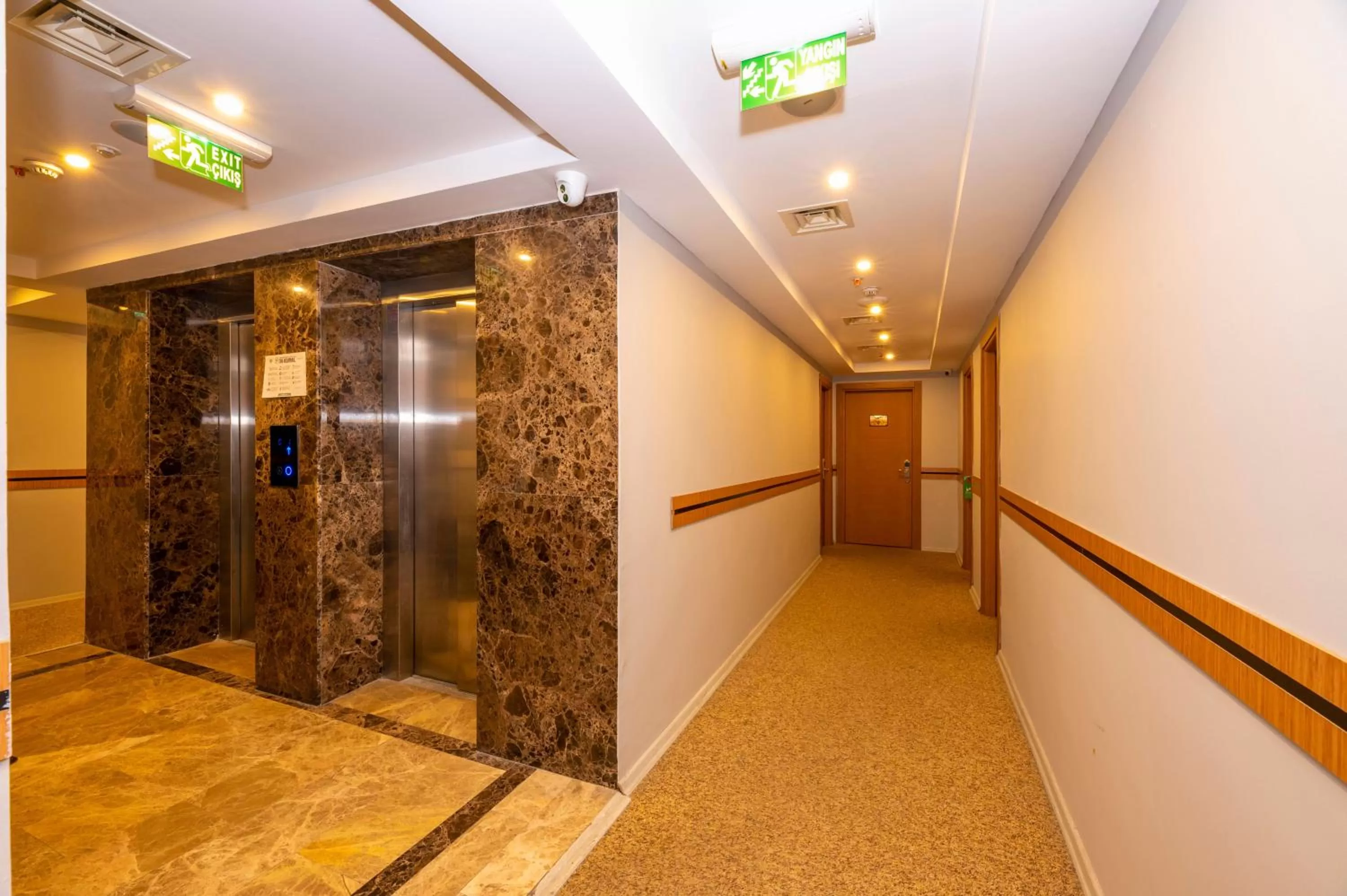 elevator in Grand Palace Hotel