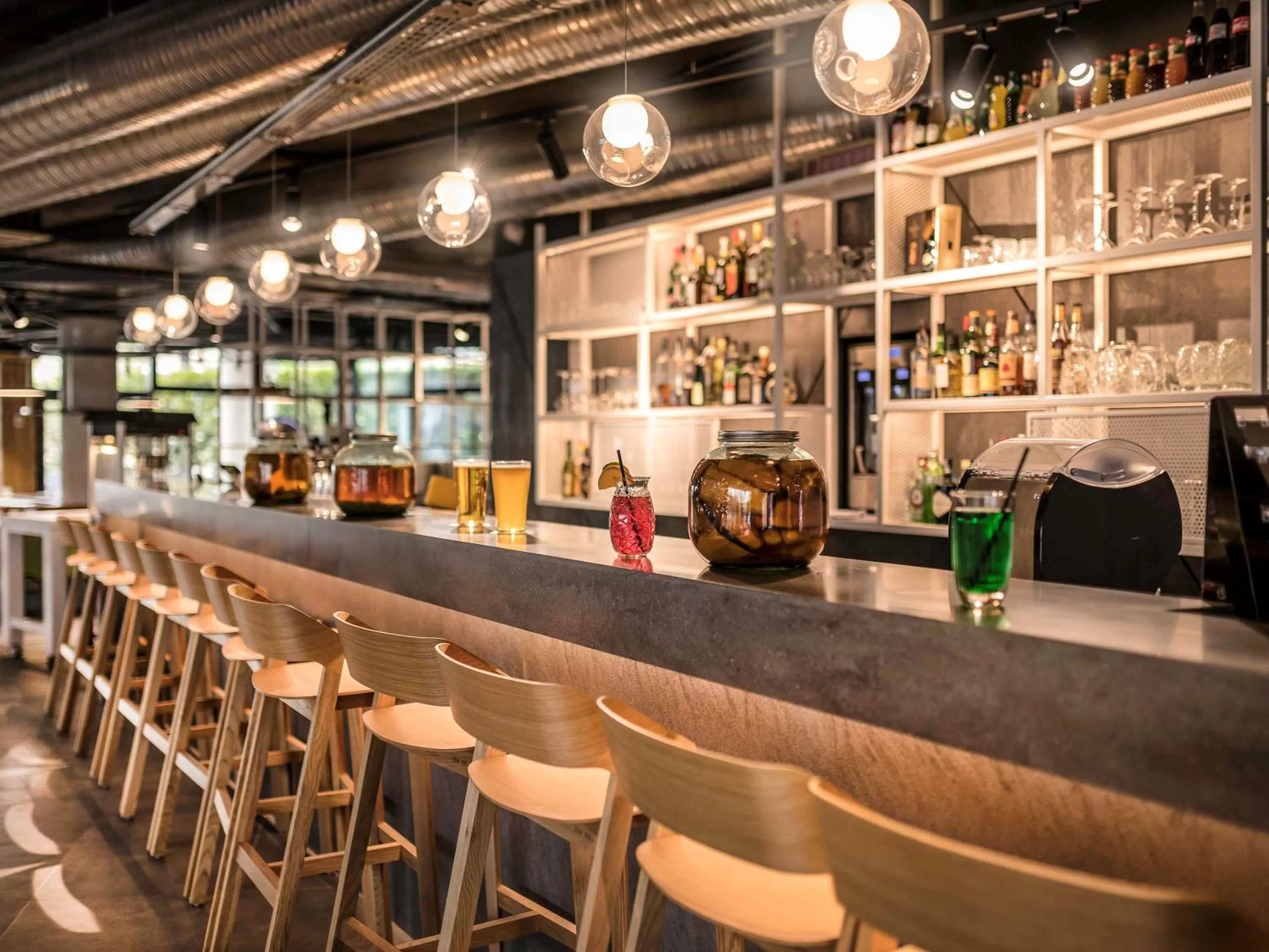 Lounge or bar in Novotel Annecy Centre