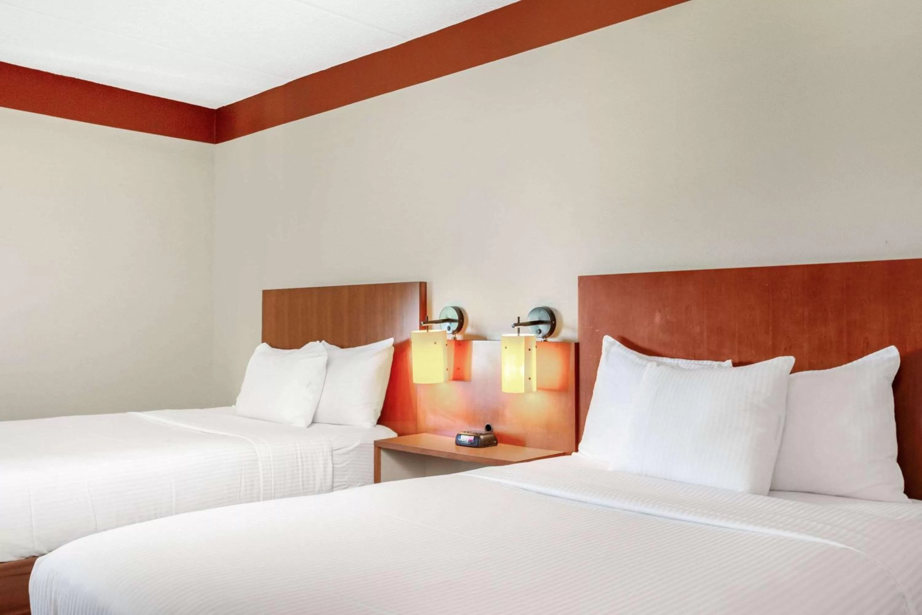 Photo of the whole room in La Quinta by Wyndham Miami Cutler Bay