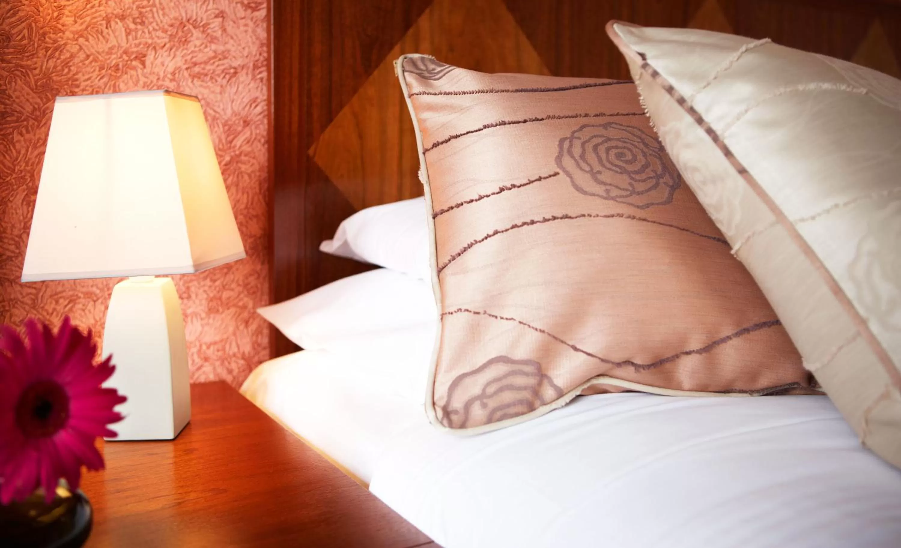 Bathroom, Bed in The Red Lea Hotel