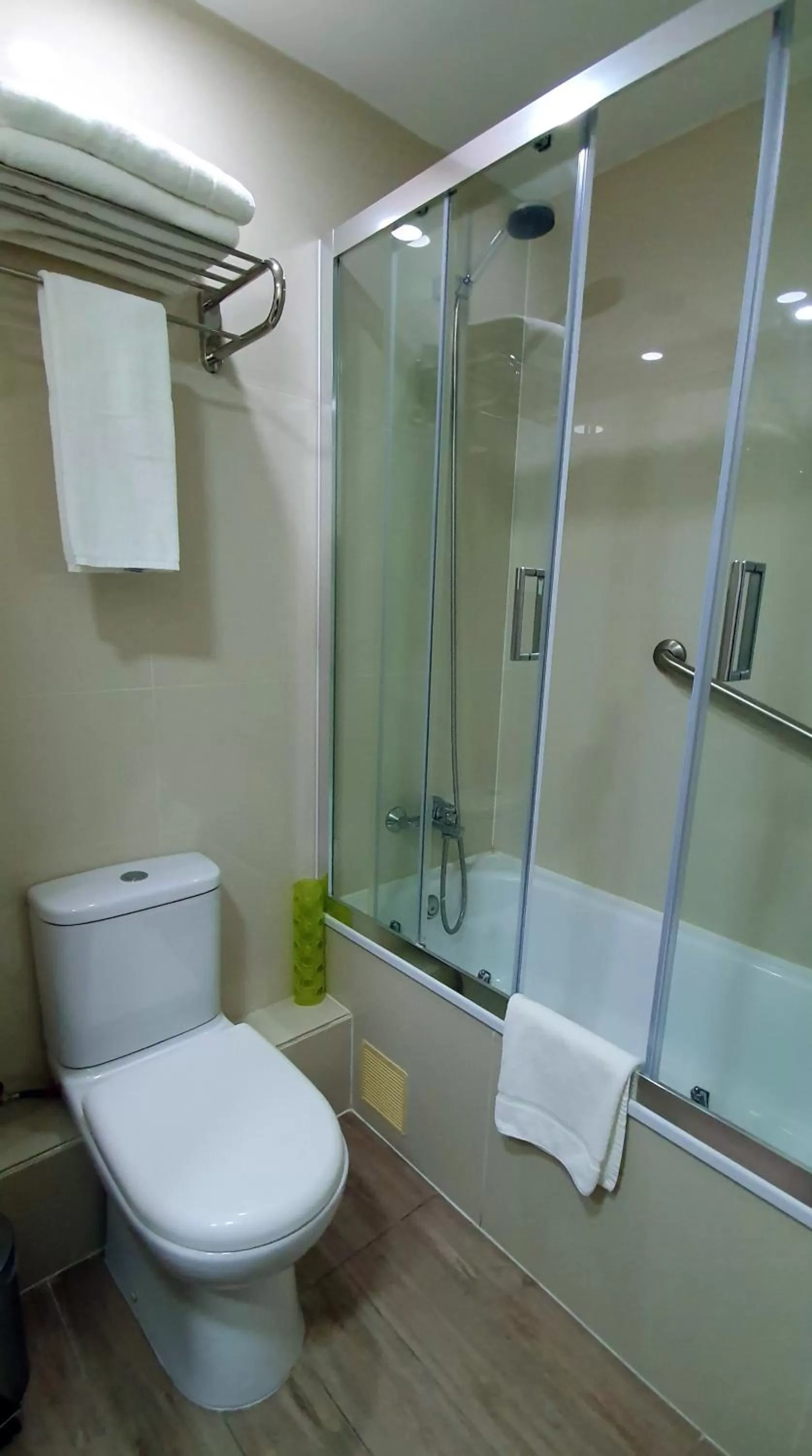 Shower, Bathroom in EcoApart Antofagasta