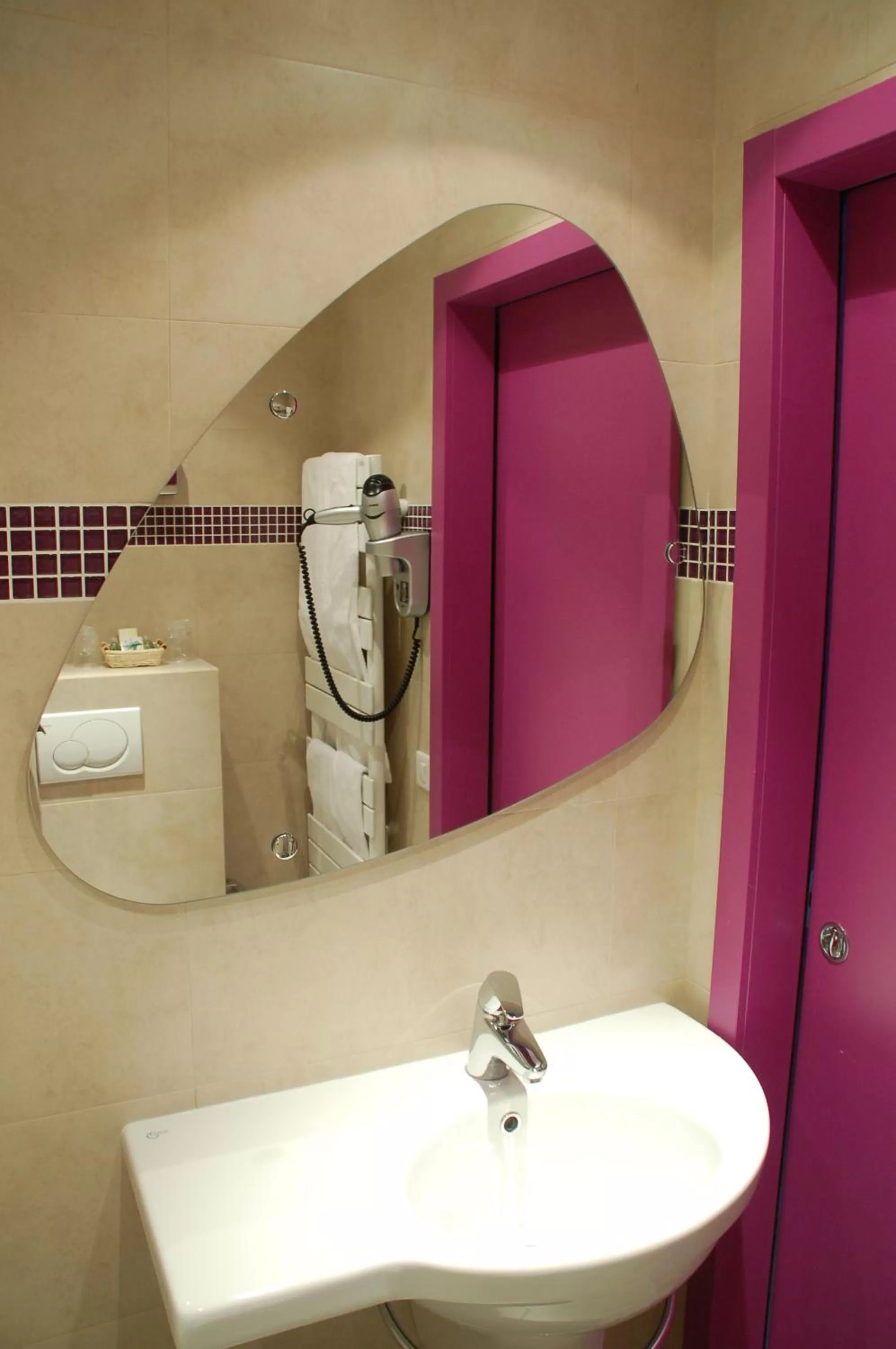 Bathroom in Hôtel de la Fontaine