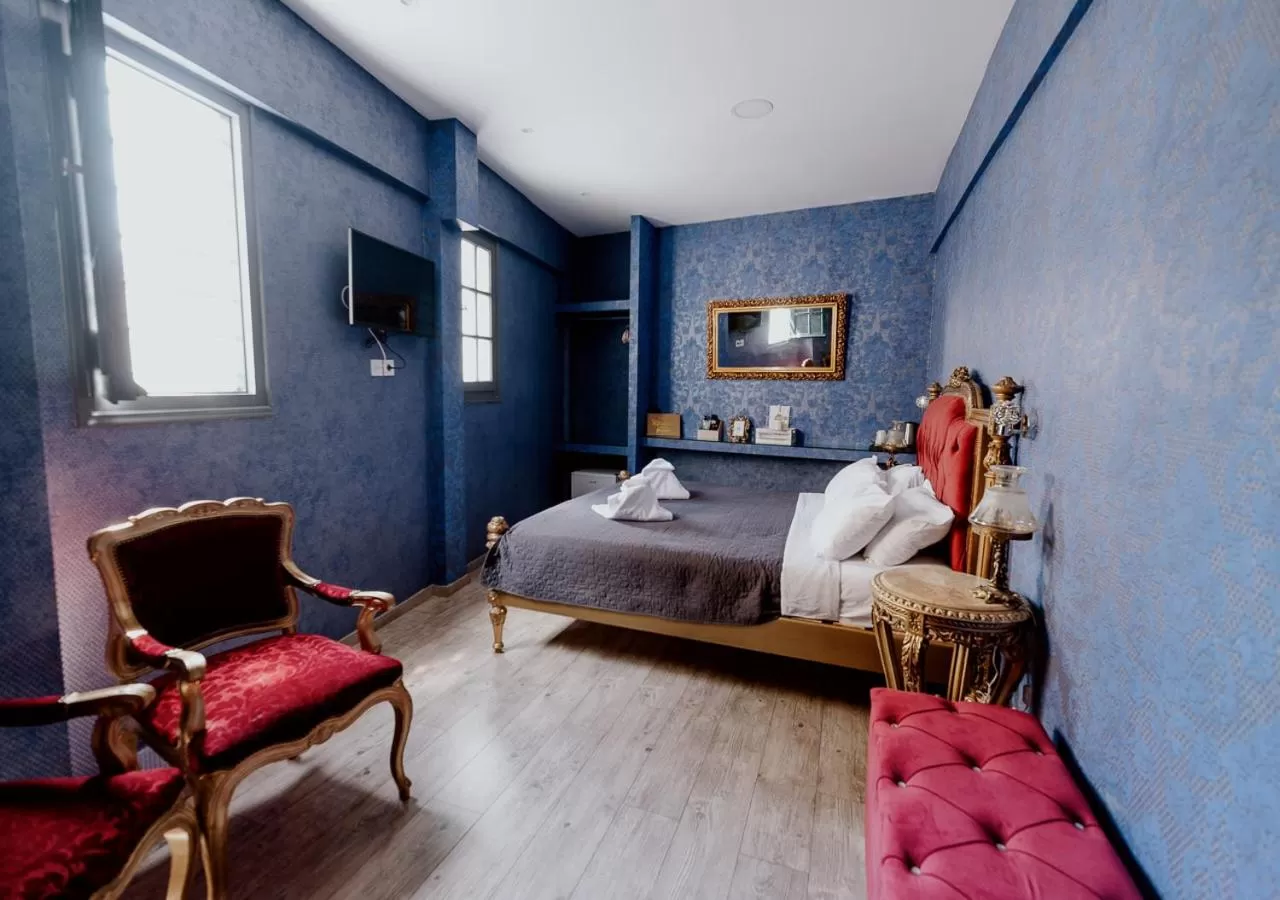 Property building, Bed in ROH Suites