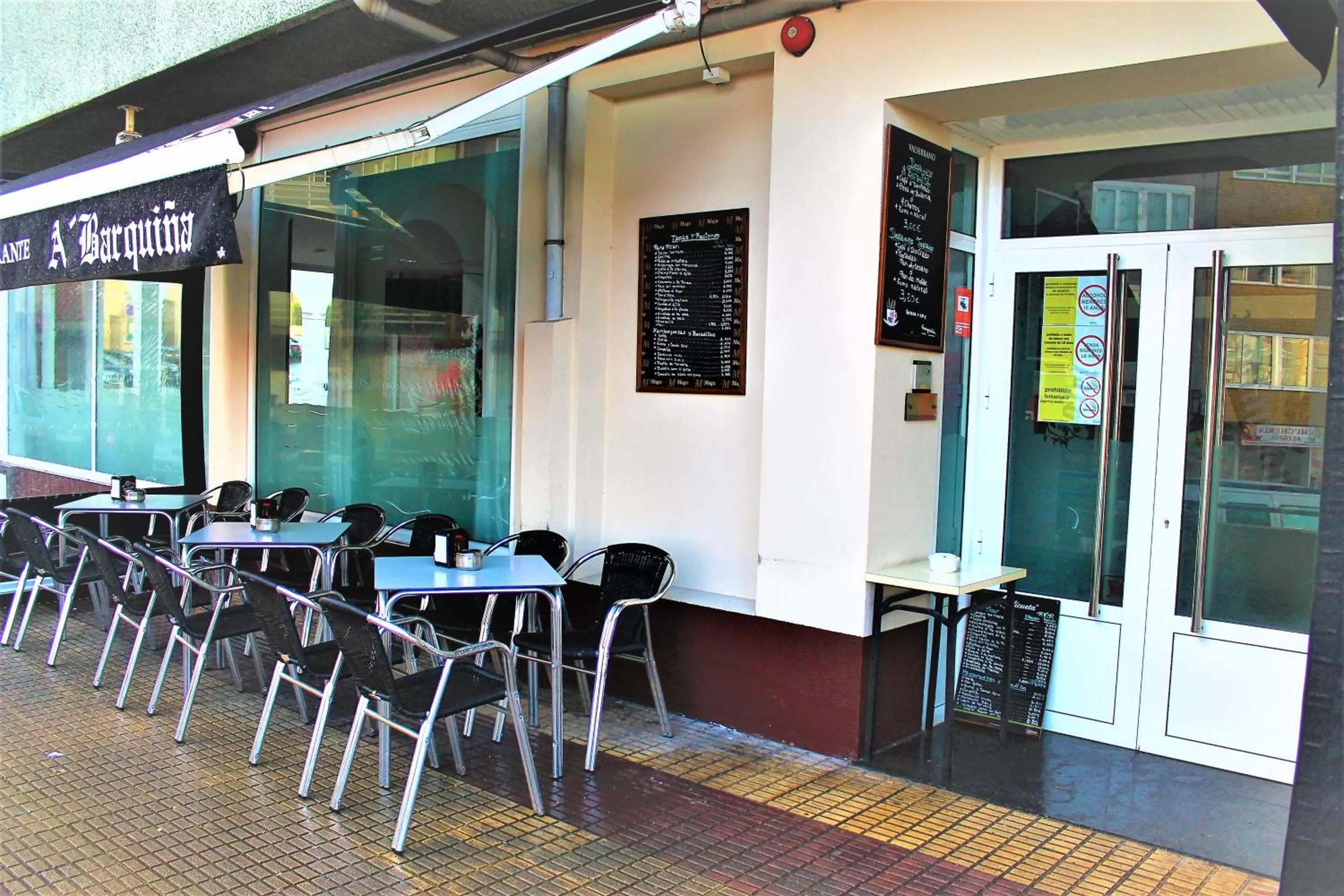 Property building in Hotel a Barquina