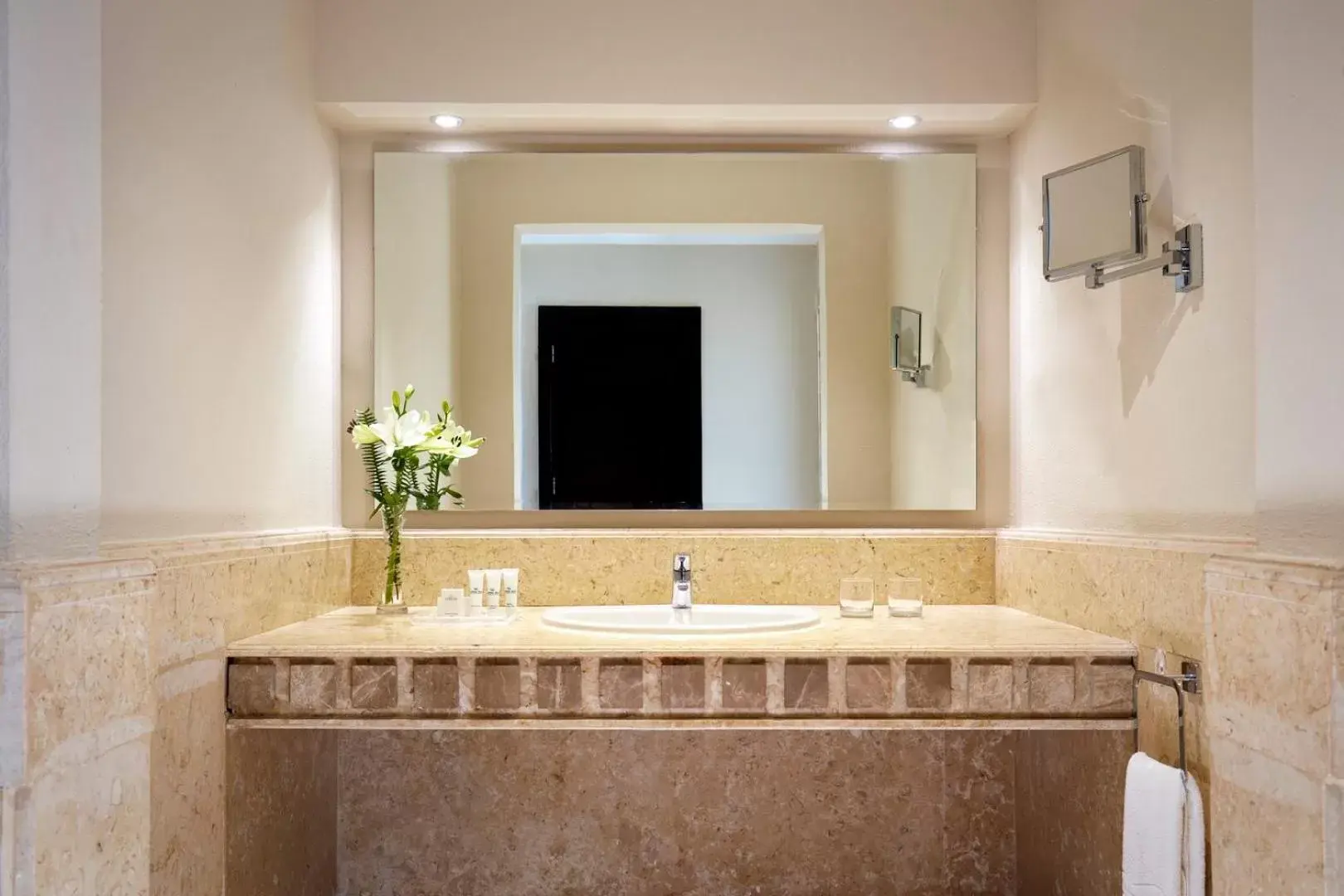 Standard Room with Garden or Pool View - single occupancy in Coral Sea Holiday Resort & Aqua Park Standard Room with Garden or Pool View - single occupancy in Coral Sea Holiday Resort & Aqua Park