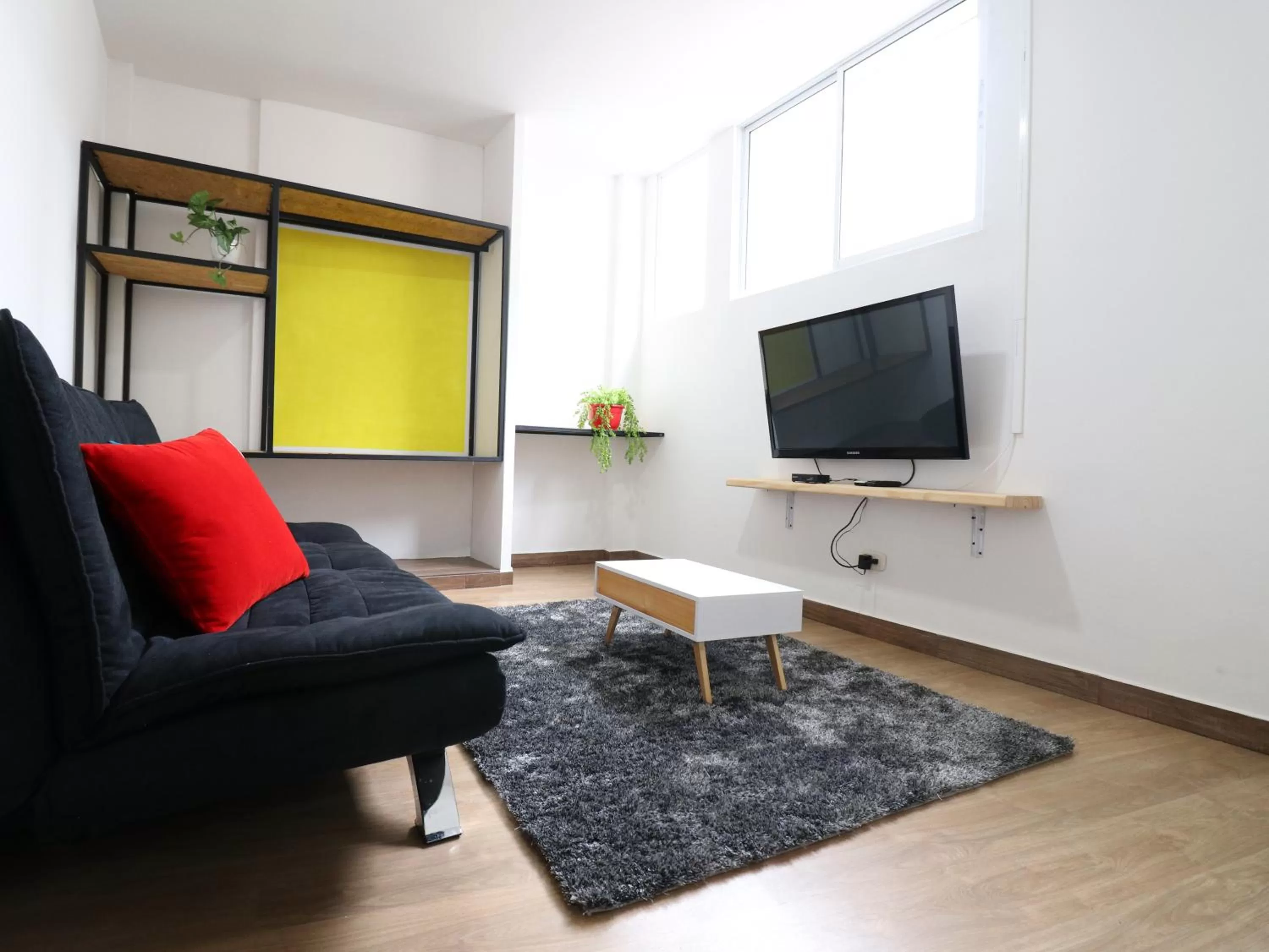 Bedroom, TV/Entertainment Center in 554 Apartments