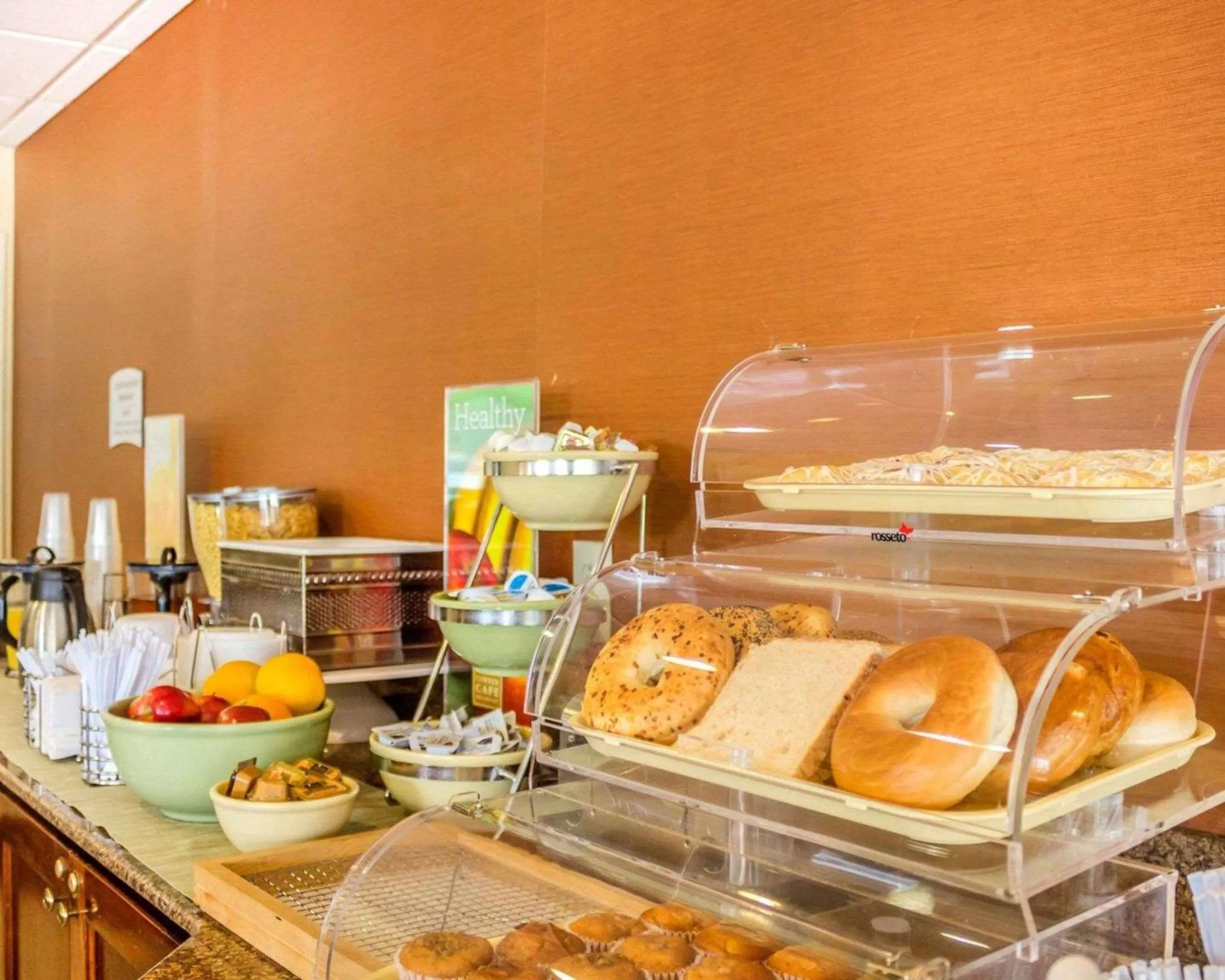 Restaurant/places to eat in Quality Inn Waterbury East